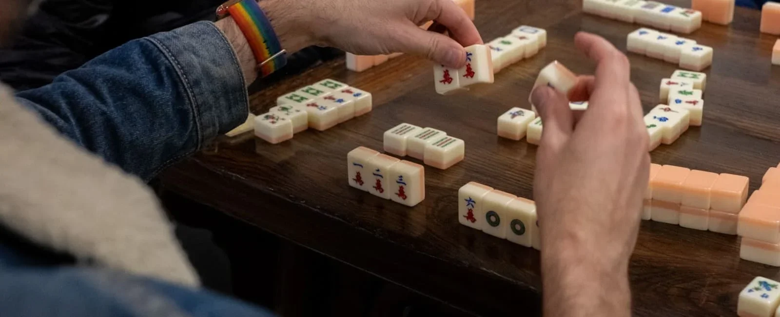 🀄️麻将时光:茶点与雅趣