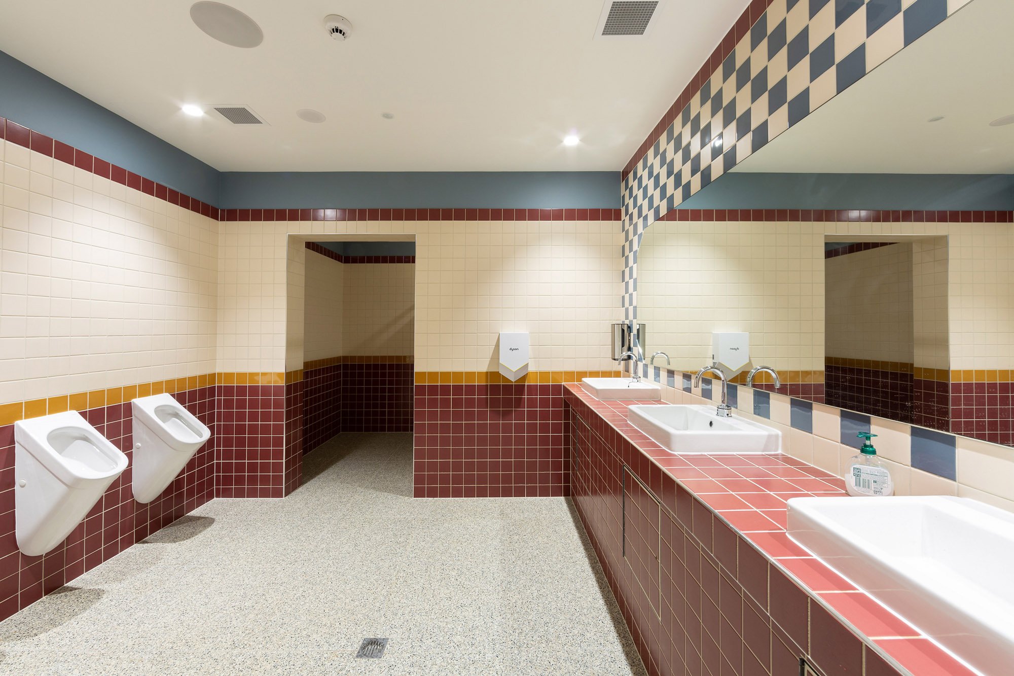 The Statesman Hotel-Monarch-Male Bathroom.jpg
