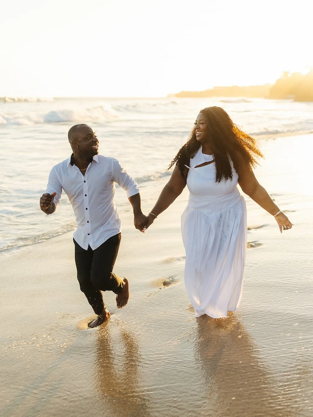 Beach walks with you 💕 #vancouverweddingphotographer #vancouverweddingphotography #bcweddingphotography #bcweddingphotographer #destinationweddings
