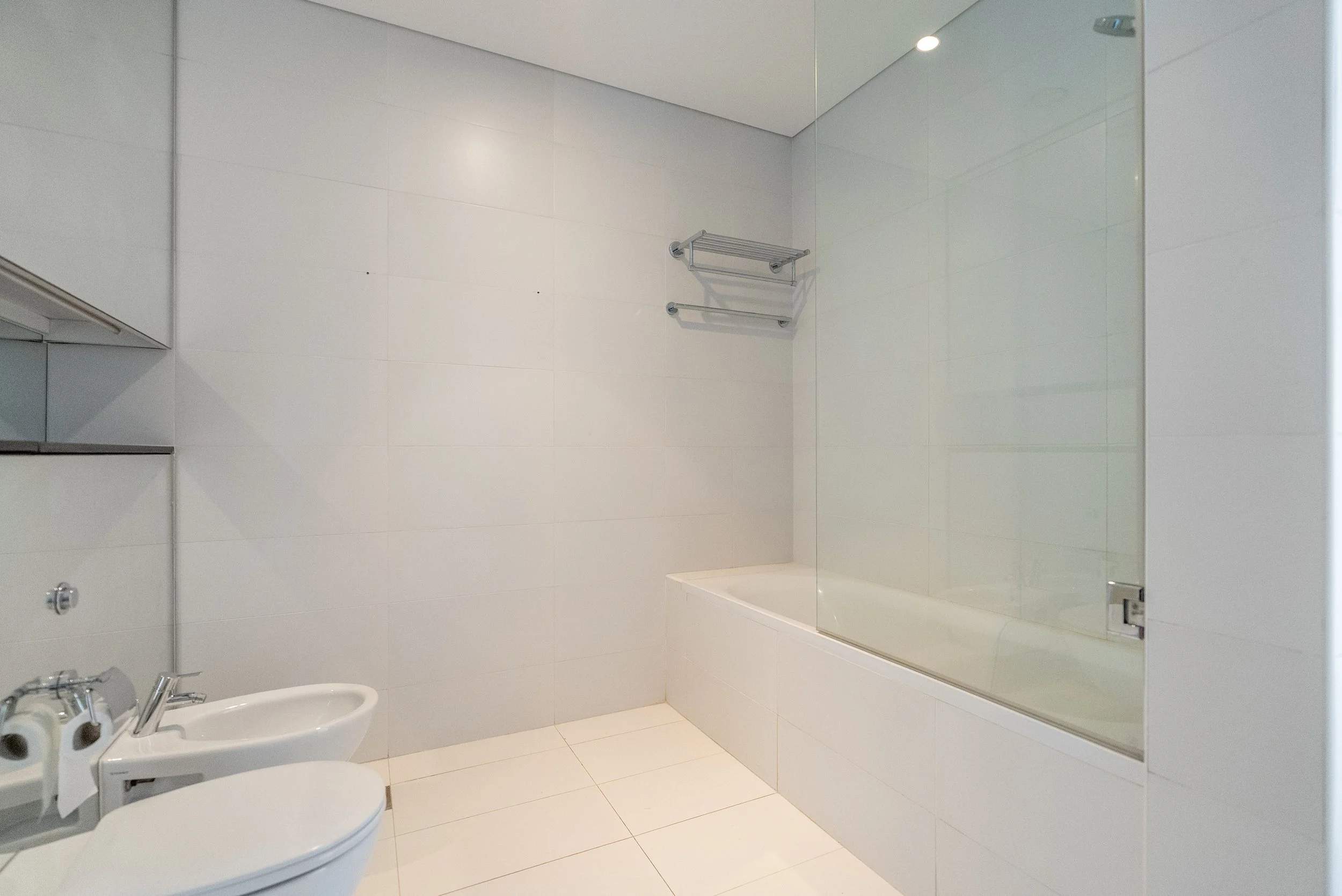 dubai-index-tower-bathroom-live-large-03.jpg
