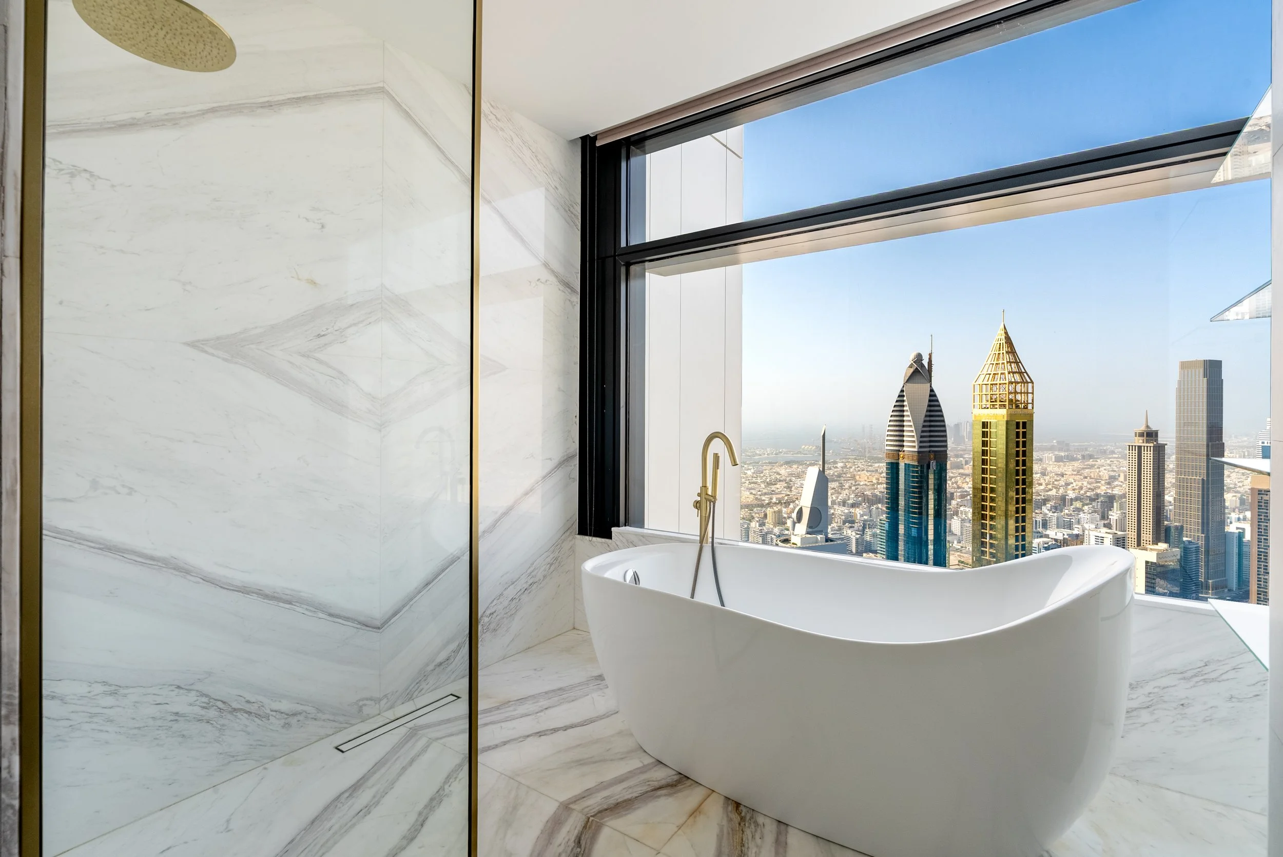 dubai-index-tower-bathtub-view-live-large-01.jpg