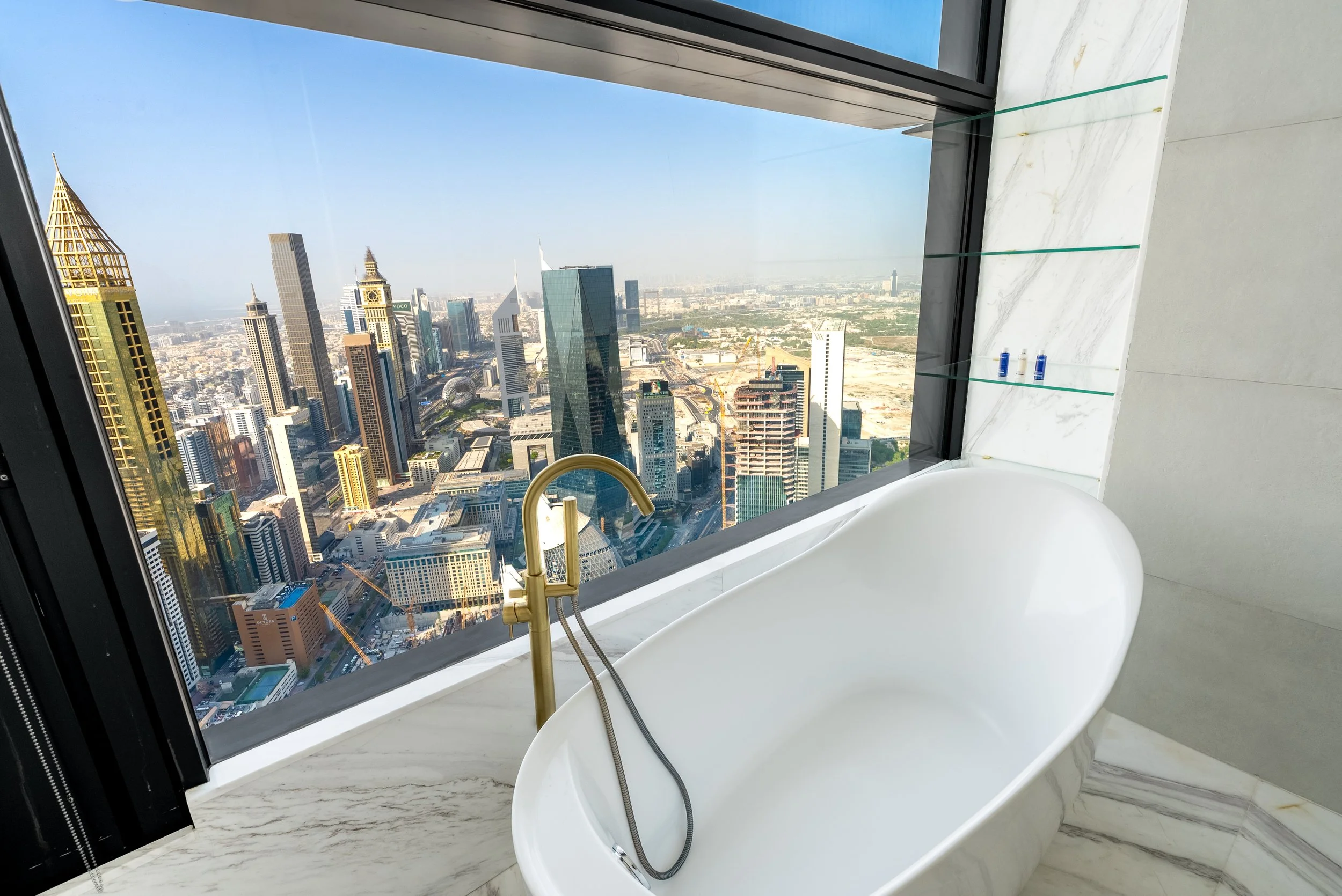 dubai-index-tower-bathtub-view-live-large-02.jpg