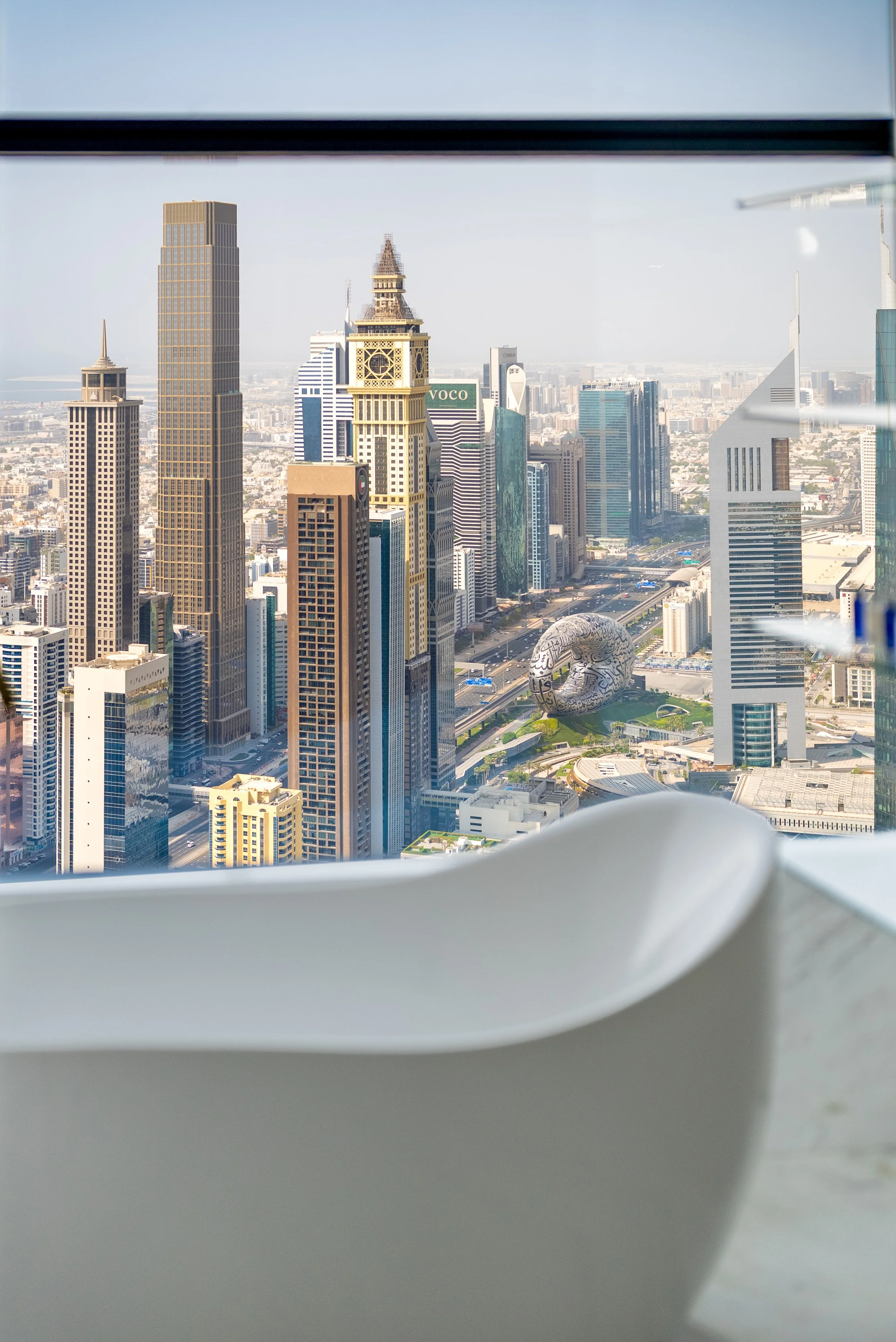 dubai-index-tower-bathtub-view-live-large-03.jpg