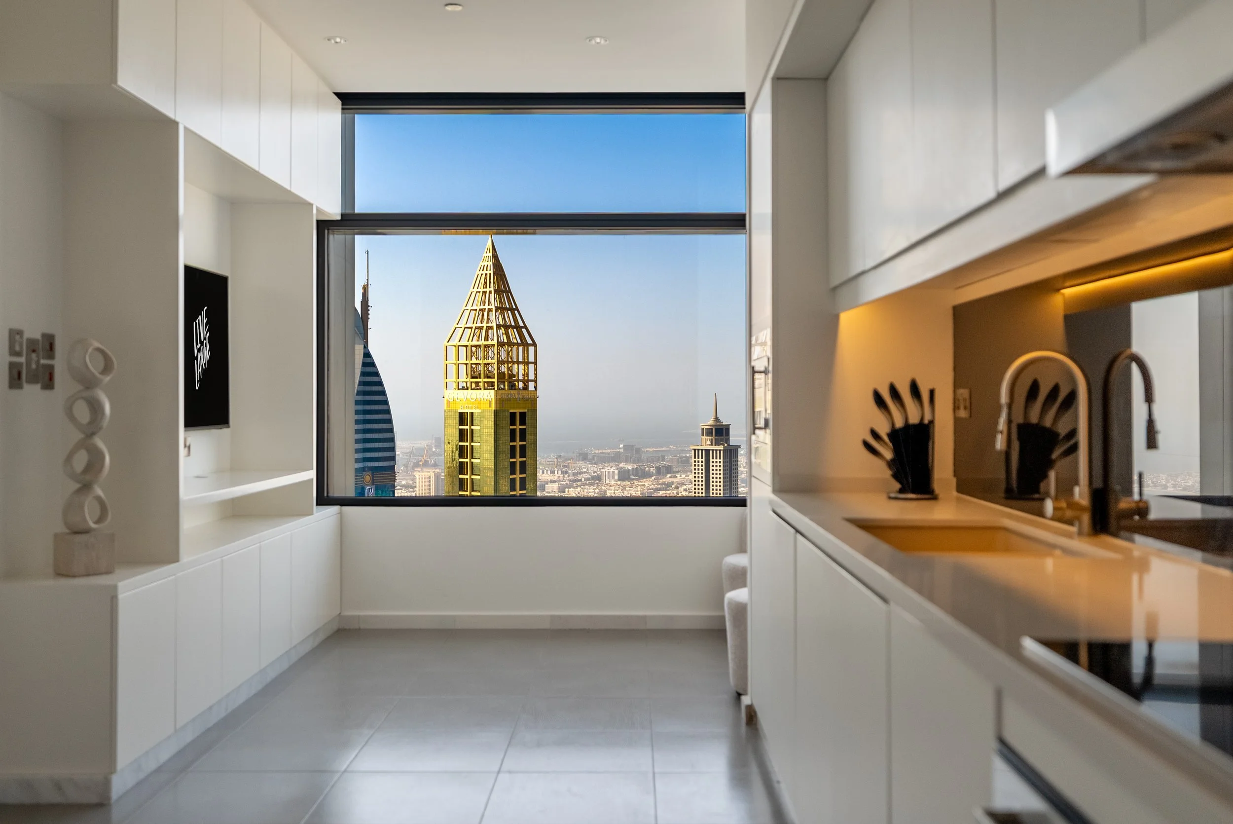 dubai-index-tower-kitchen-view-live-large-01.jpg