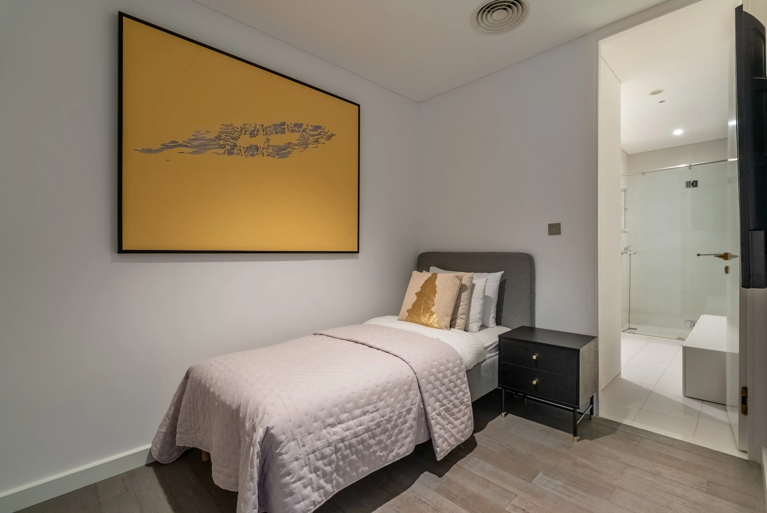 dubai-index-tower-single-bed-room-live-large-01.jpg