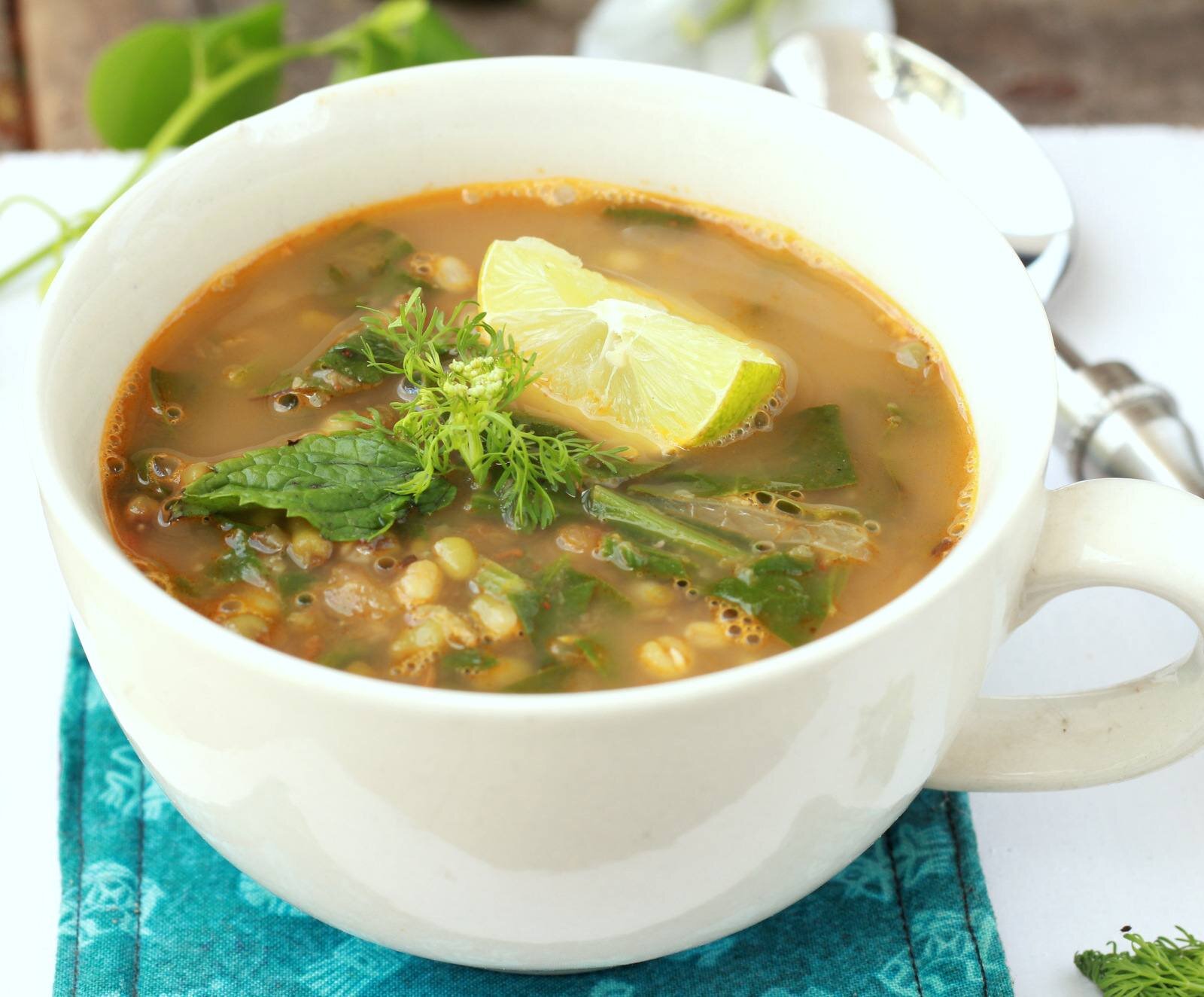 Sprouted Mung Bean and Spinach Soup 