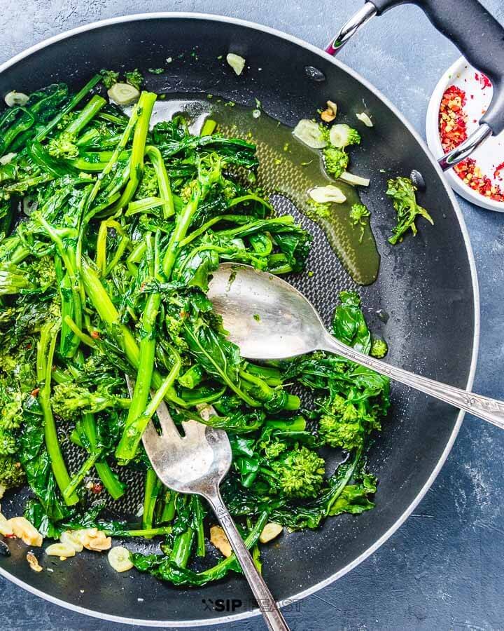 Sauteed Broccoli Rabe With Garlic and Olive Oil