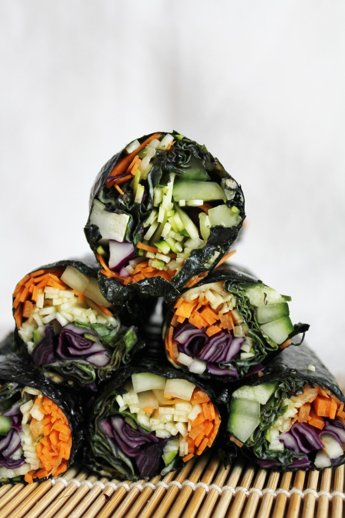 Raw nori wraps with red cabbage, cucumber, carrots, zucchini &amp; spicy dipping sauce (Copy)