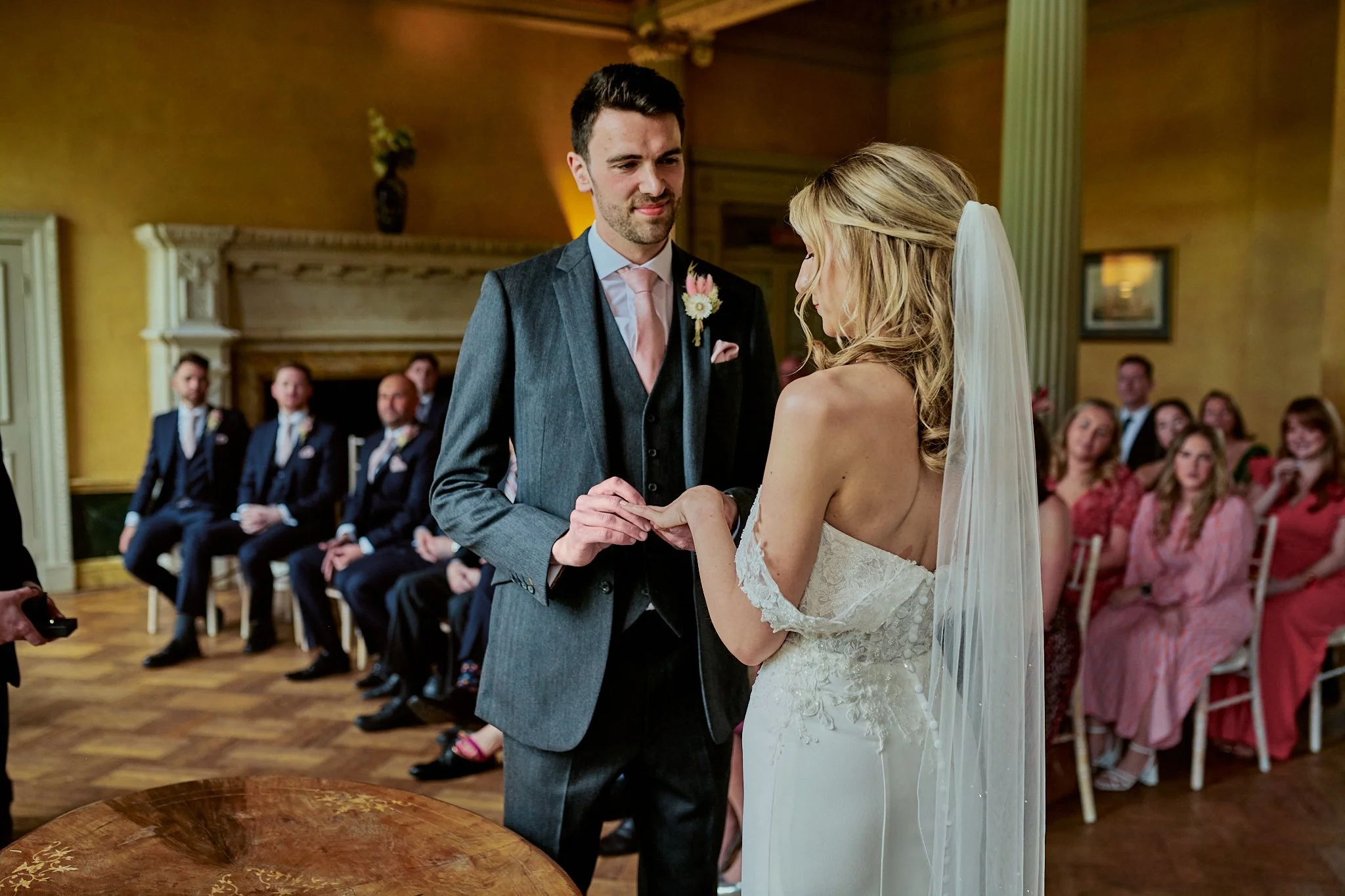 Hampton_court_house_wedding-h&d017.jpg