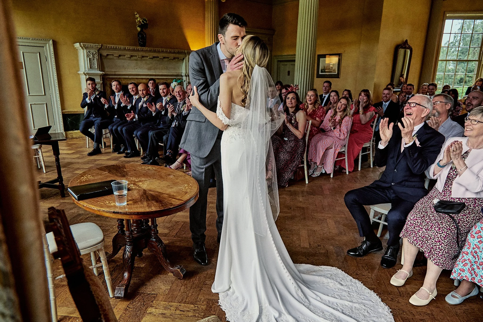 Hampton_court_house_wedding-h&d021.jpg
