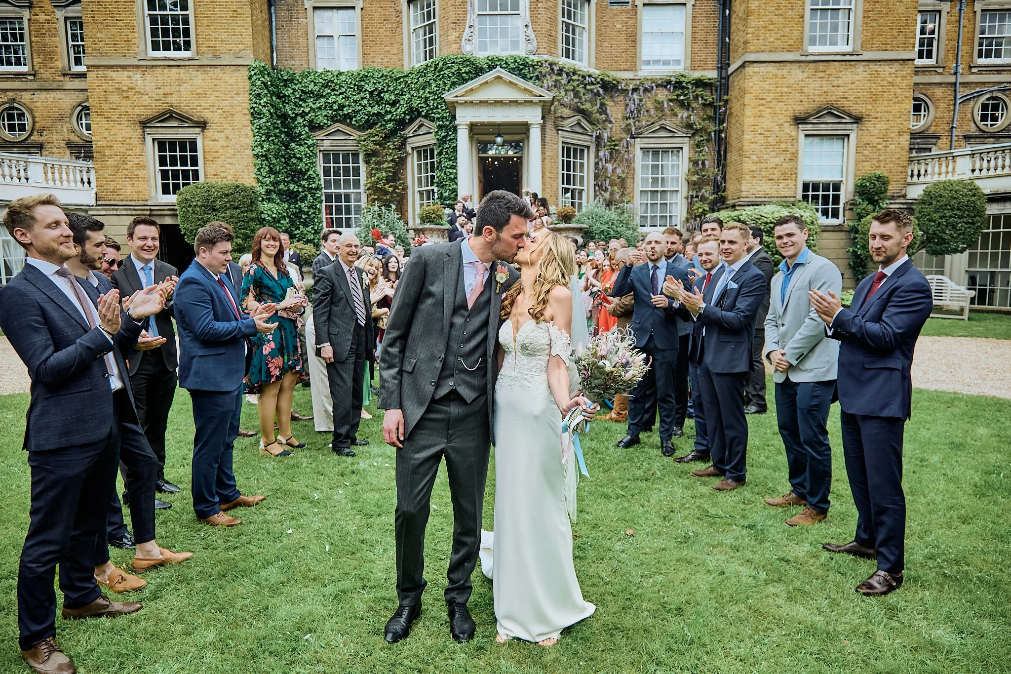 Hampton_court_house_wedding-h&d022.jpg