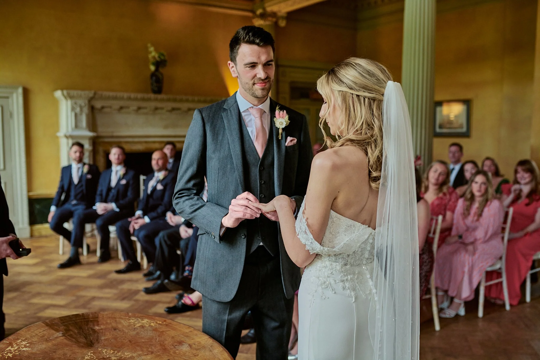 Hampton_court_house_wedding-h&d032.jpg