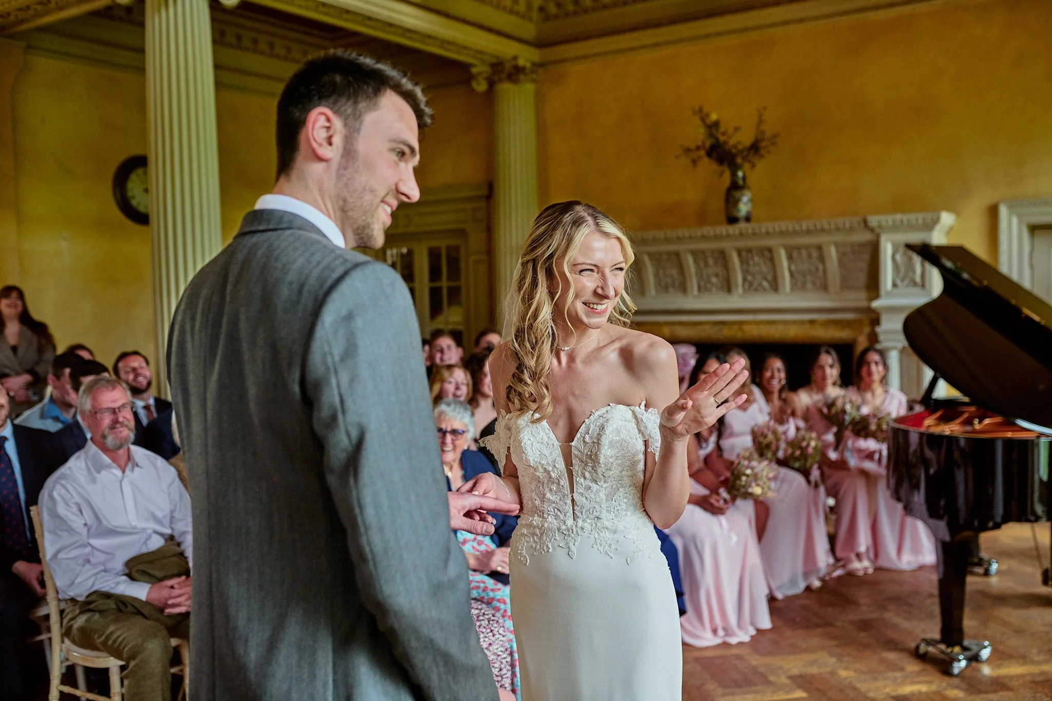 Hampton_court_house_wedding-h&d034.jpg