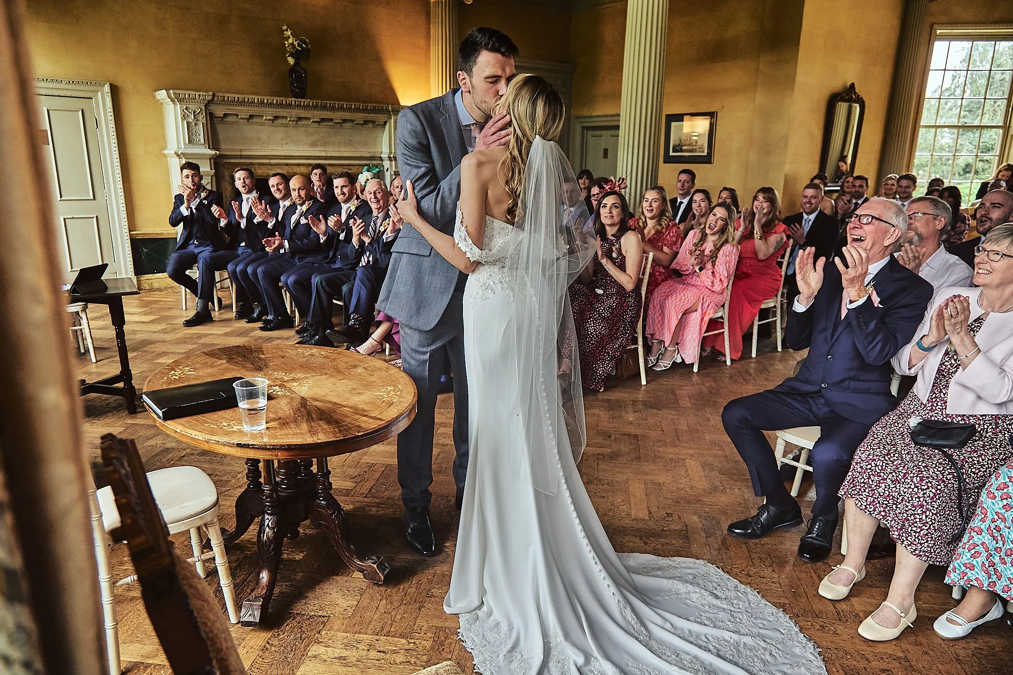 Hampton_court_house_wedding-h&d037.jpg