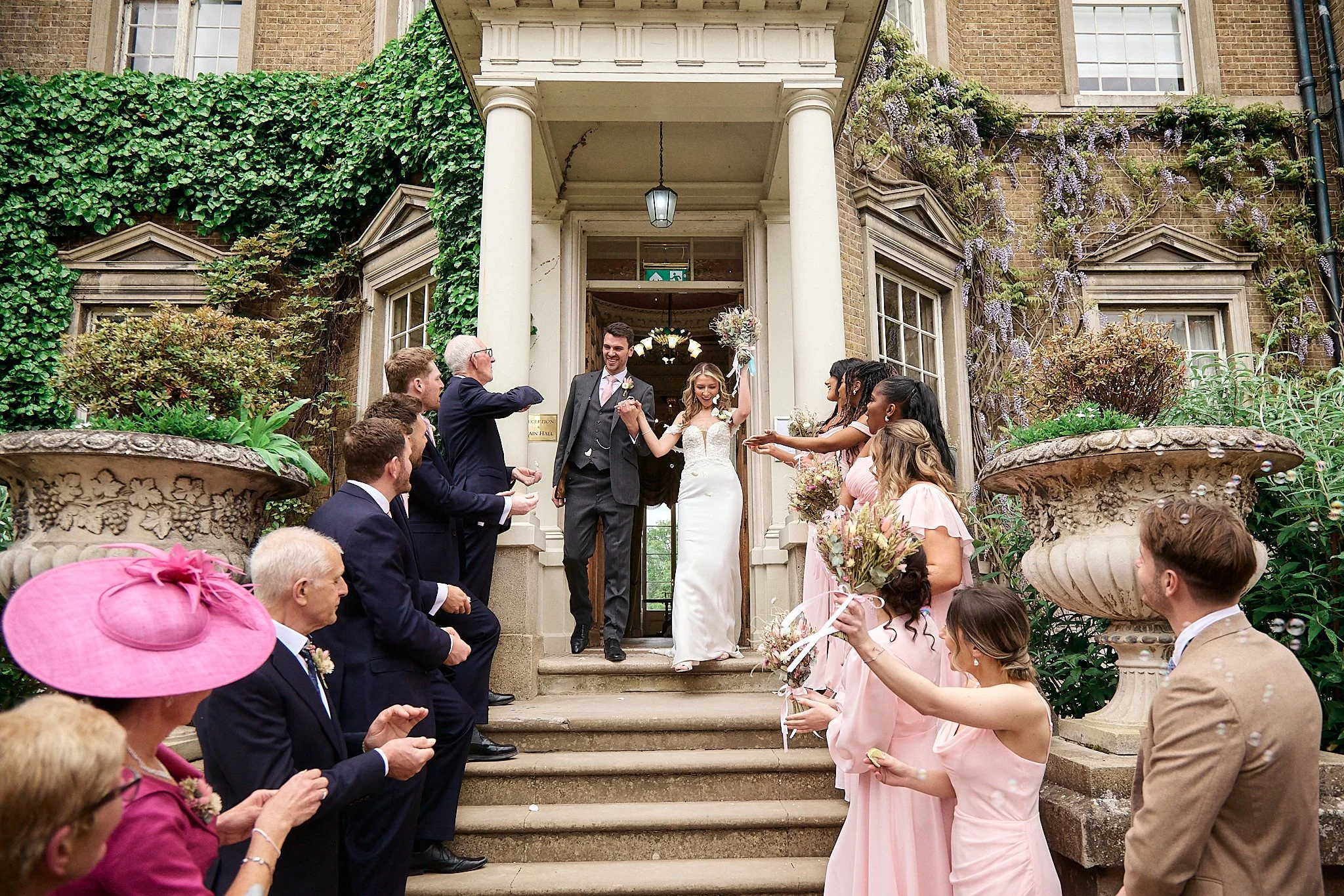Hampton_court_house_wedding-h&d038.jpg