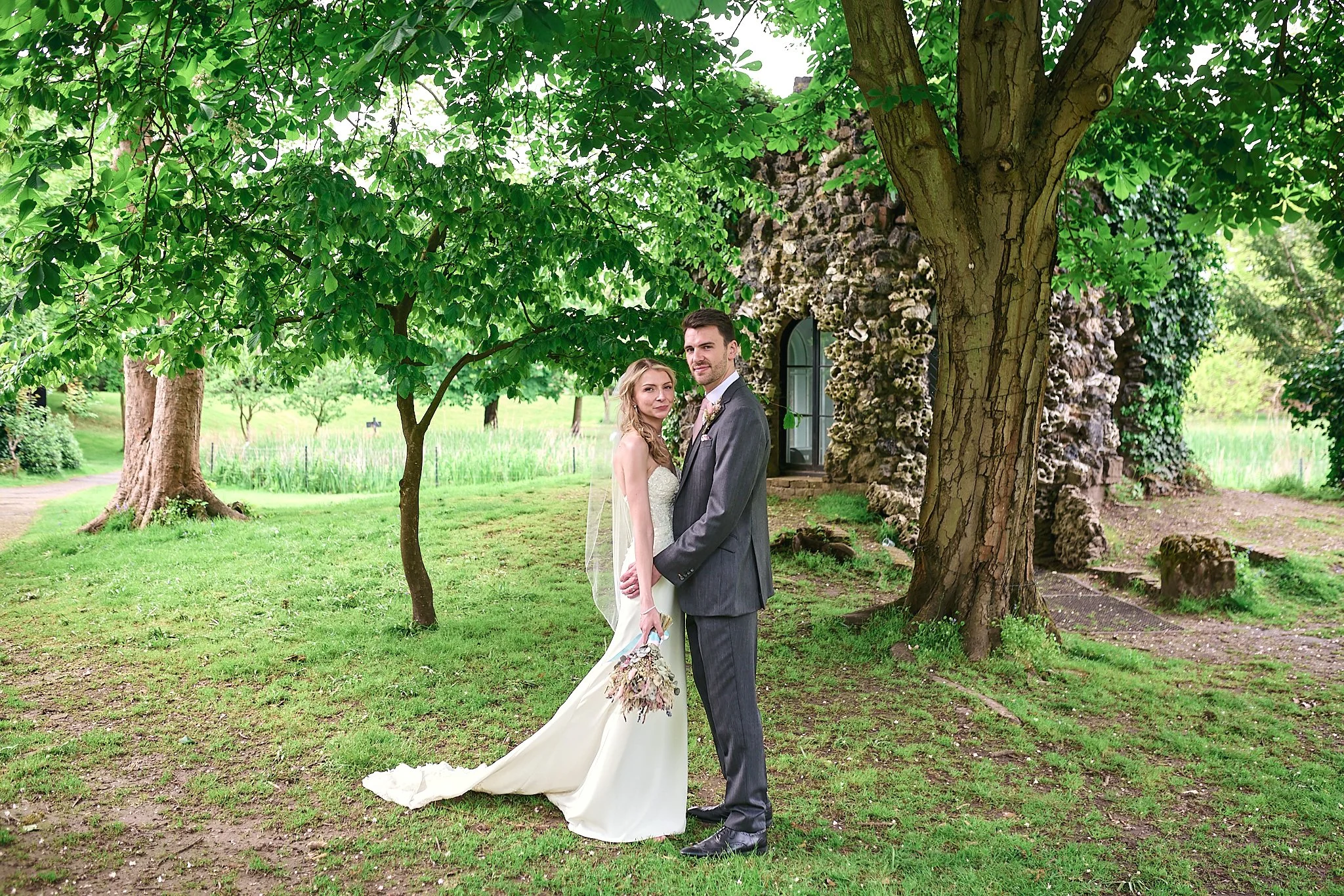 Hampton_court_house_wedding-h&d049.jpg
