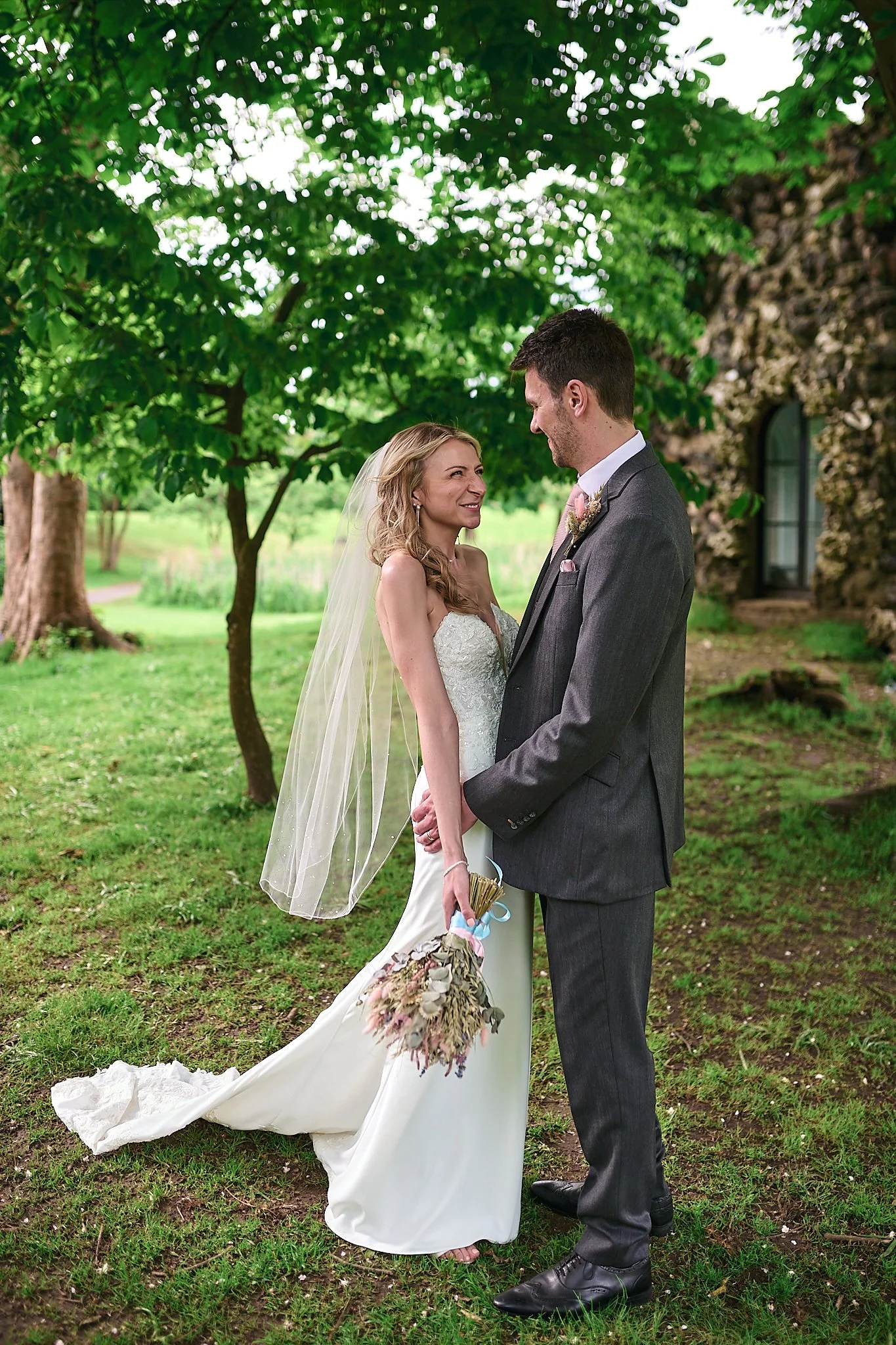 Hampton_court_house_wedding-h&d051.jpg