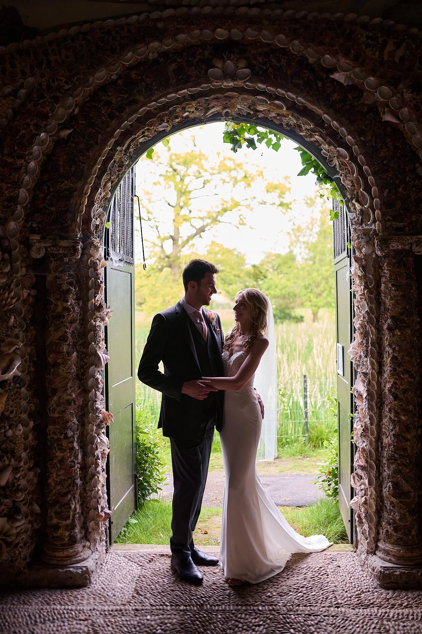 Hampton_court_house_wedding-h&d054.jpg