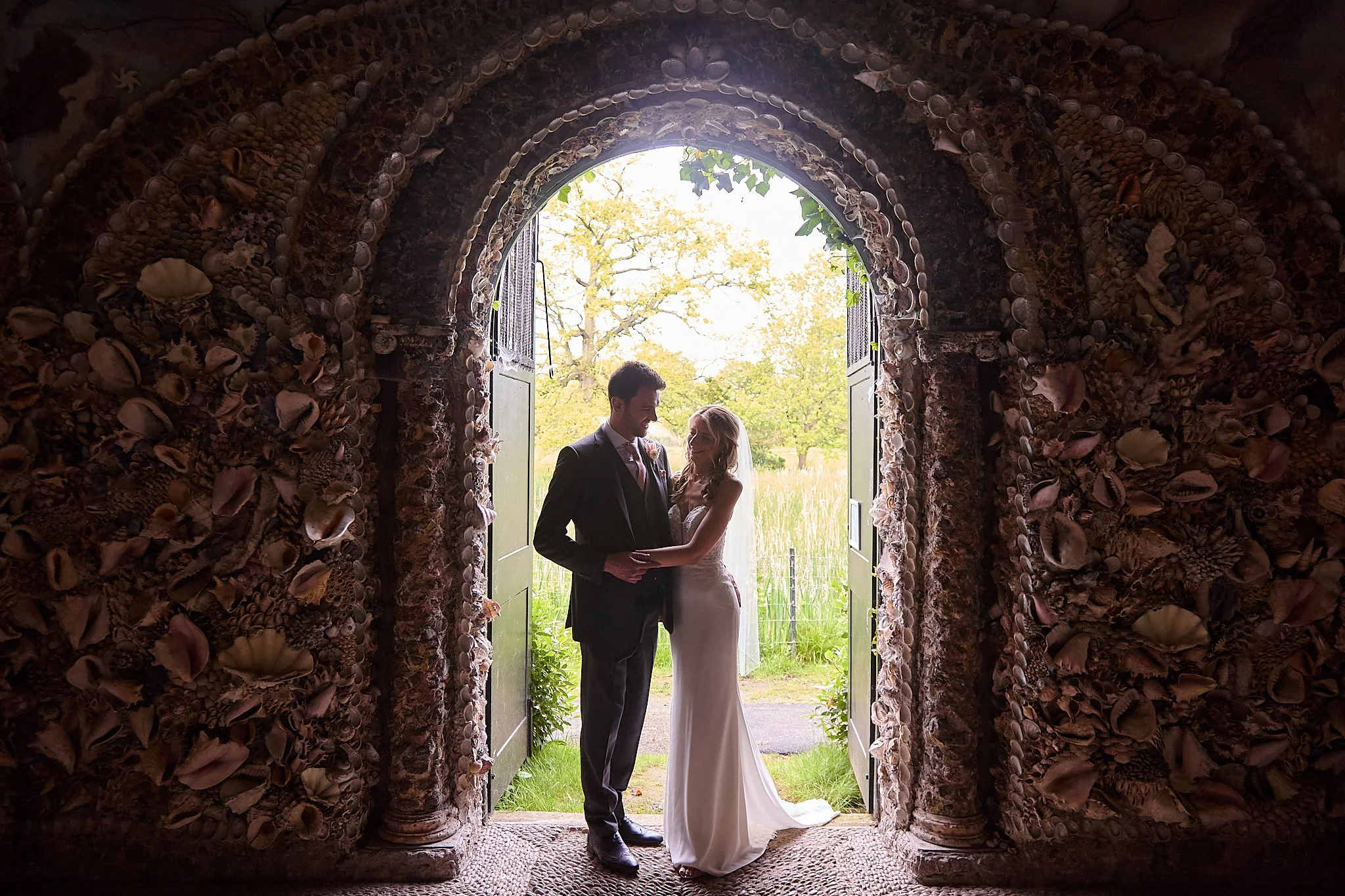 Hampton_court_house_wedding-h&d055.jpg