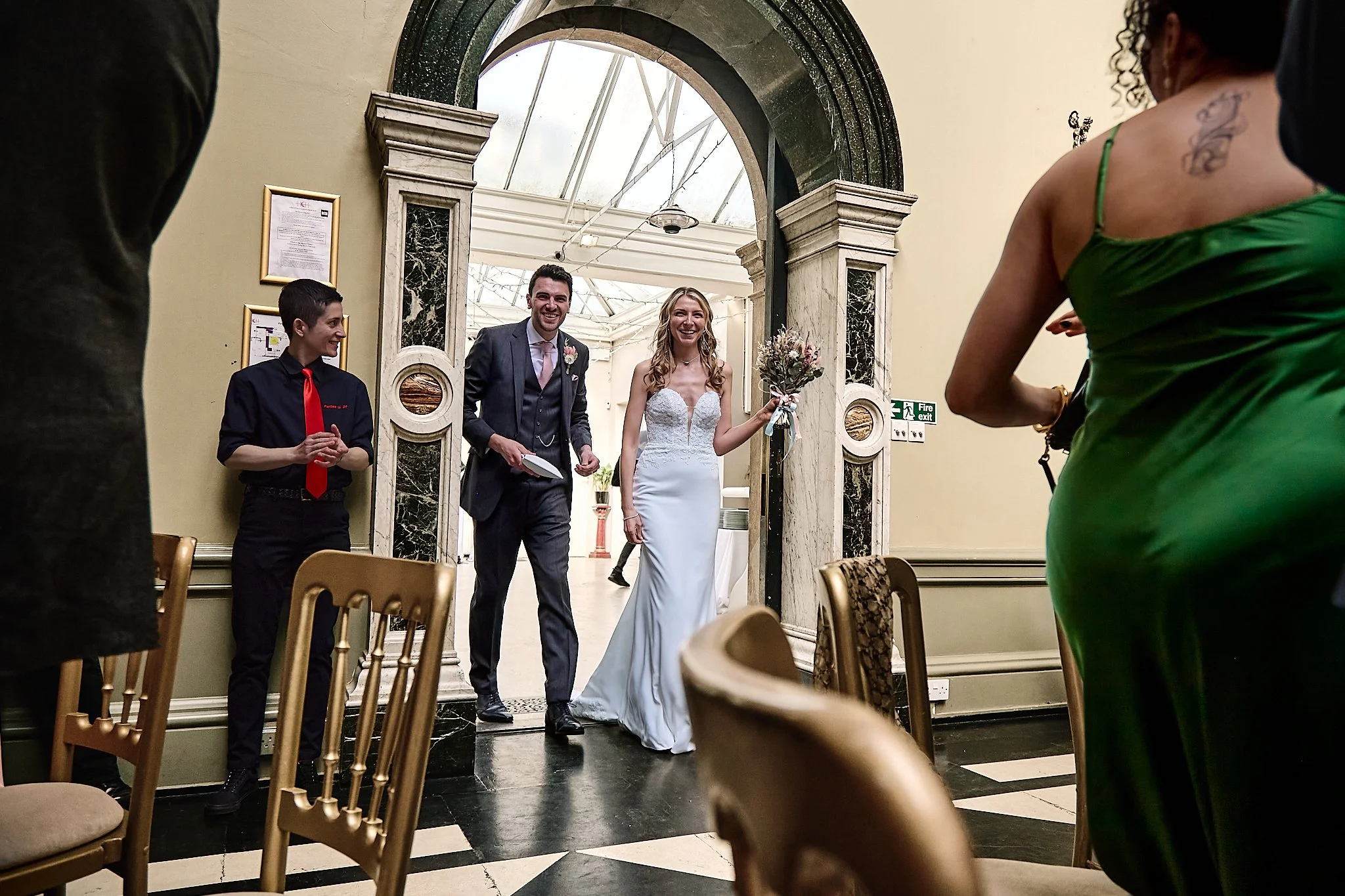 Hampton_court_house_wedding-h&d058.jpg