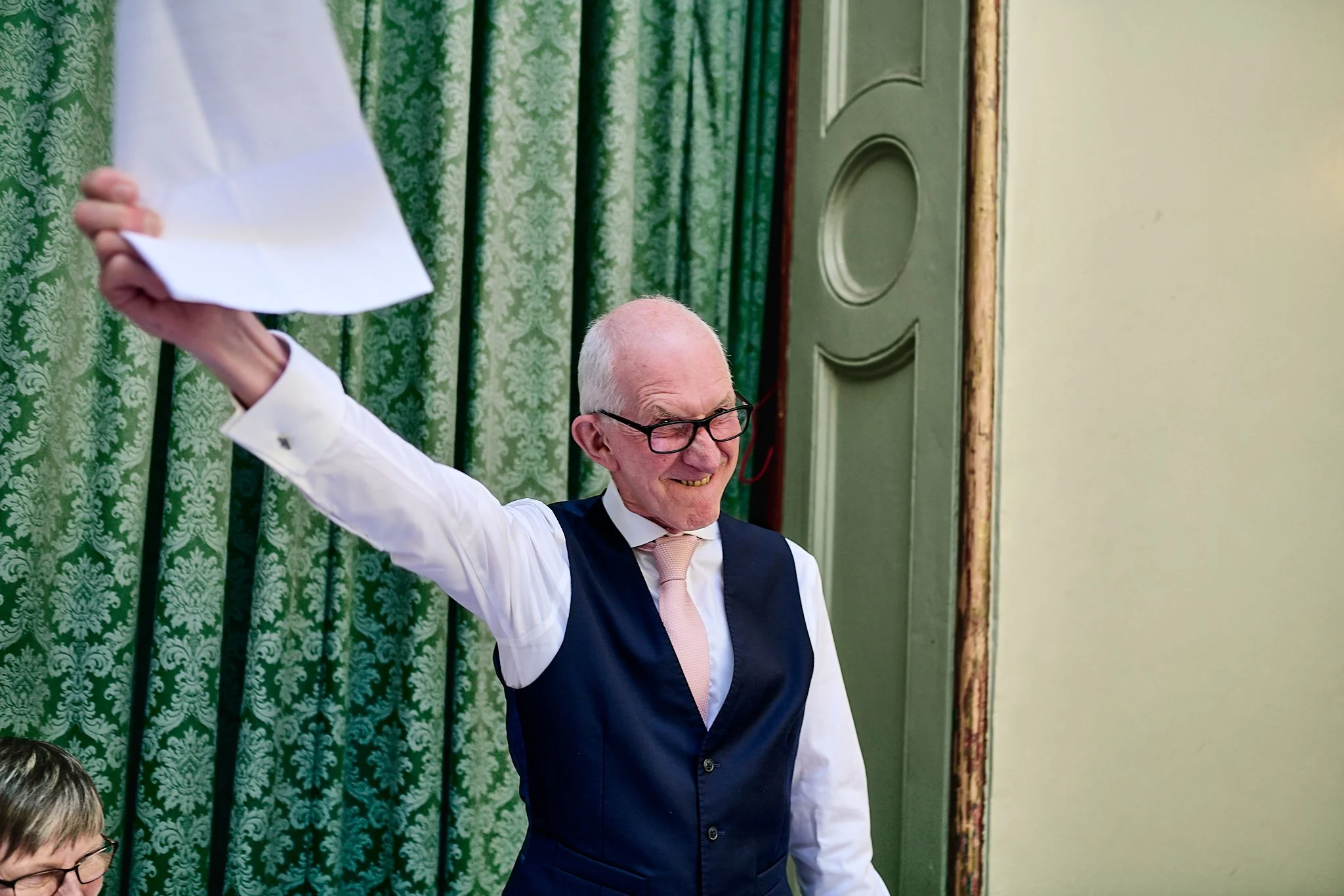 Hampton_court_house_wedding-h&d060.jpg