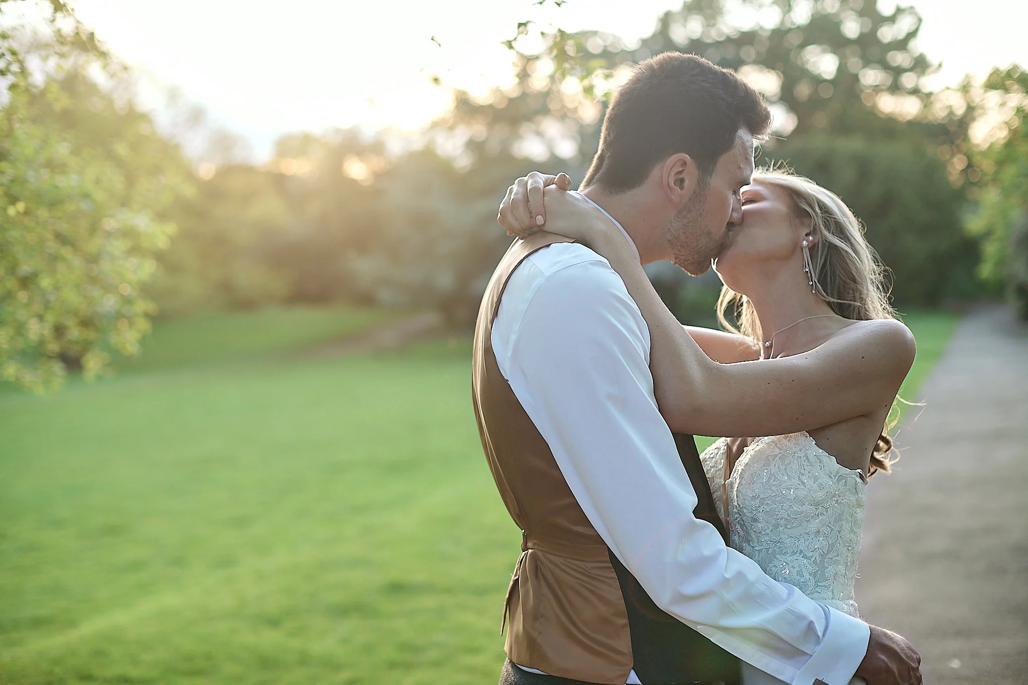 Hampton_court_house_wedding-h&d073.jpg