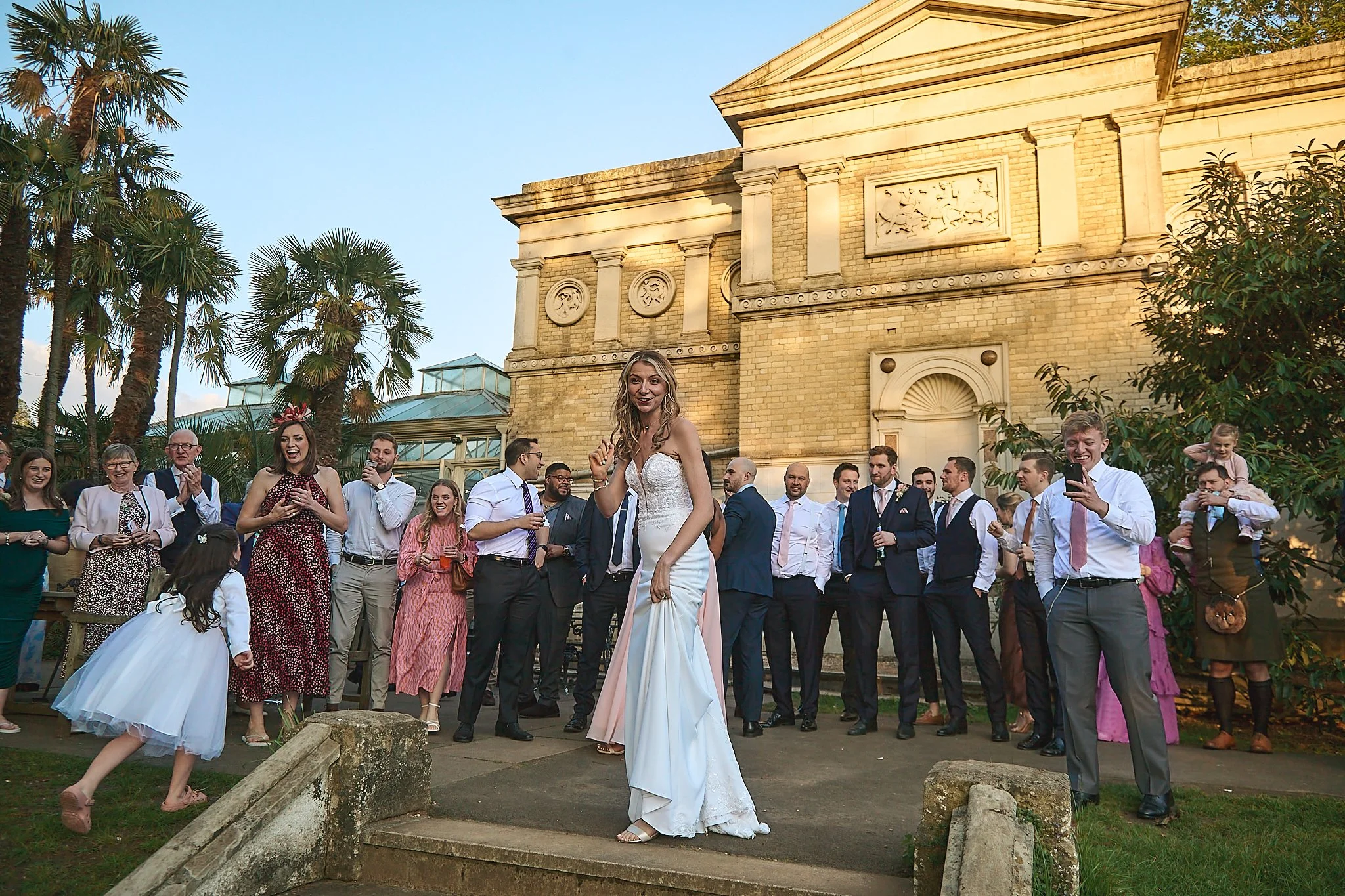 Hampton_court_house_wedding-h&d075.jpg