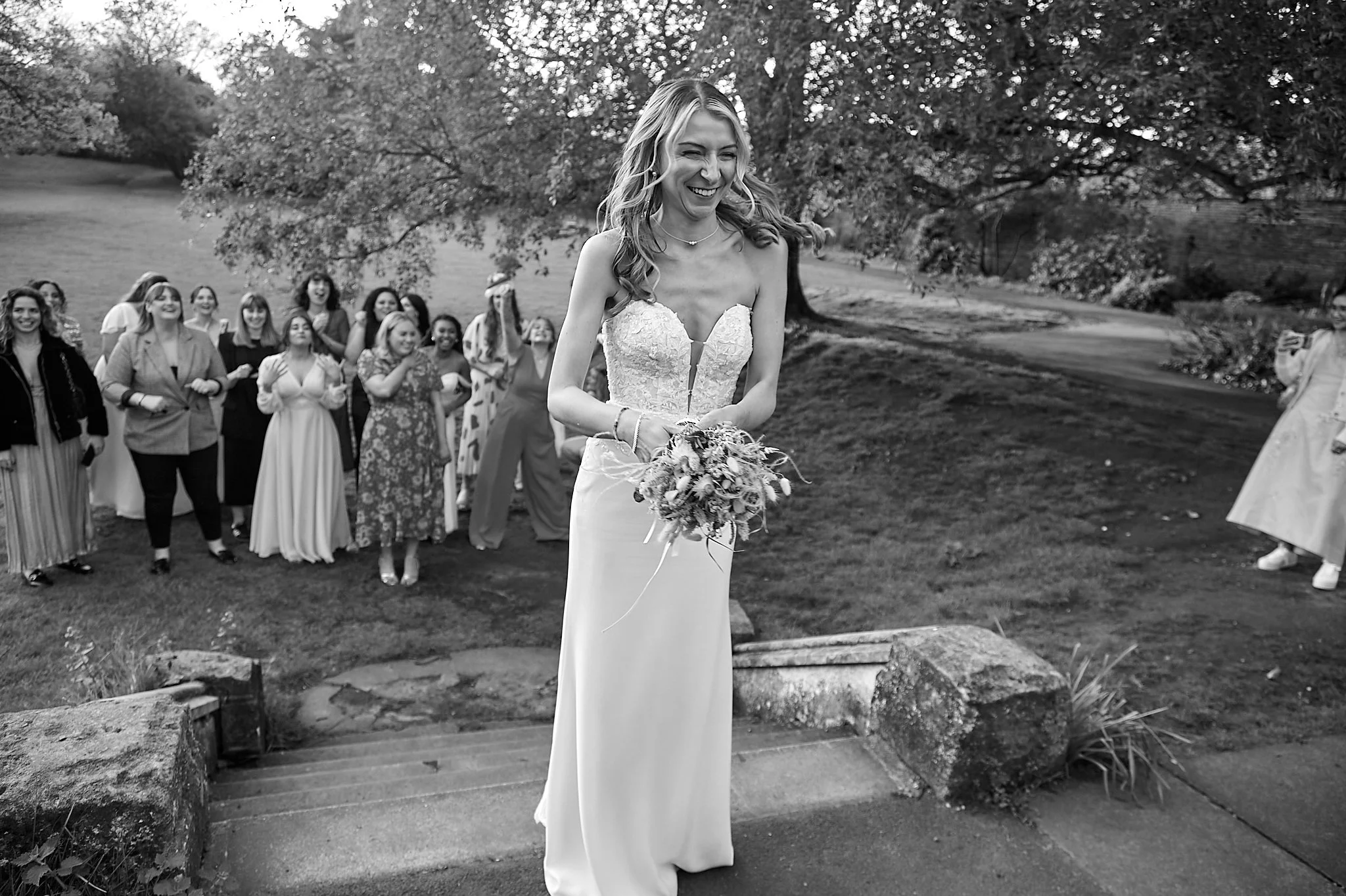 Hampton_court_house_wedding-h&d076.jpg