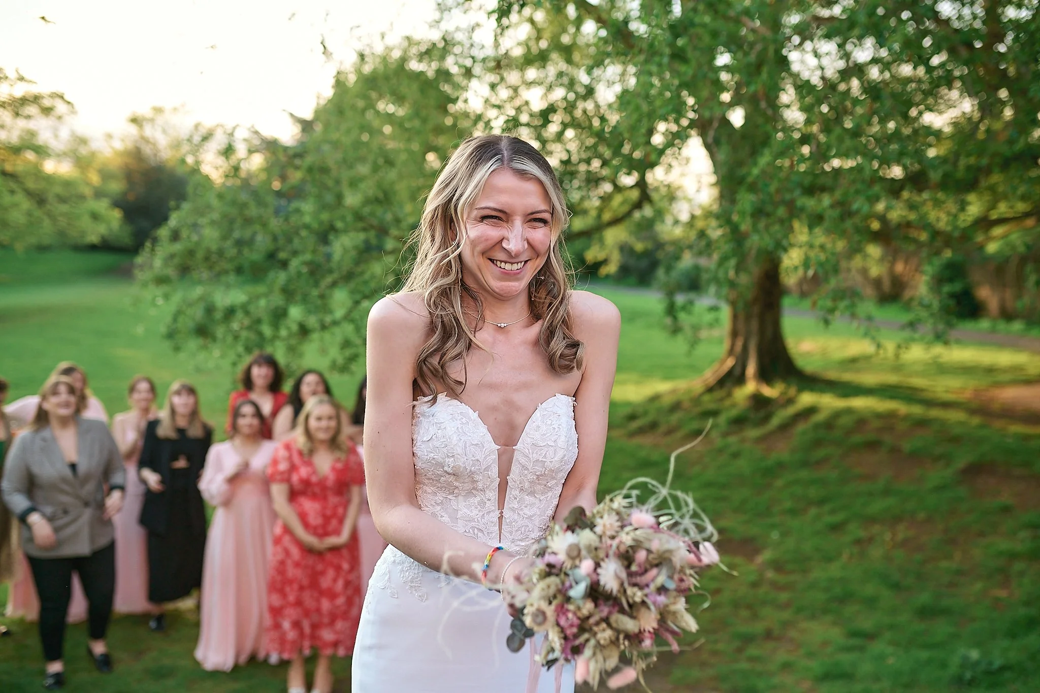 Hampton_court_house_wedding-h&d077.jpg