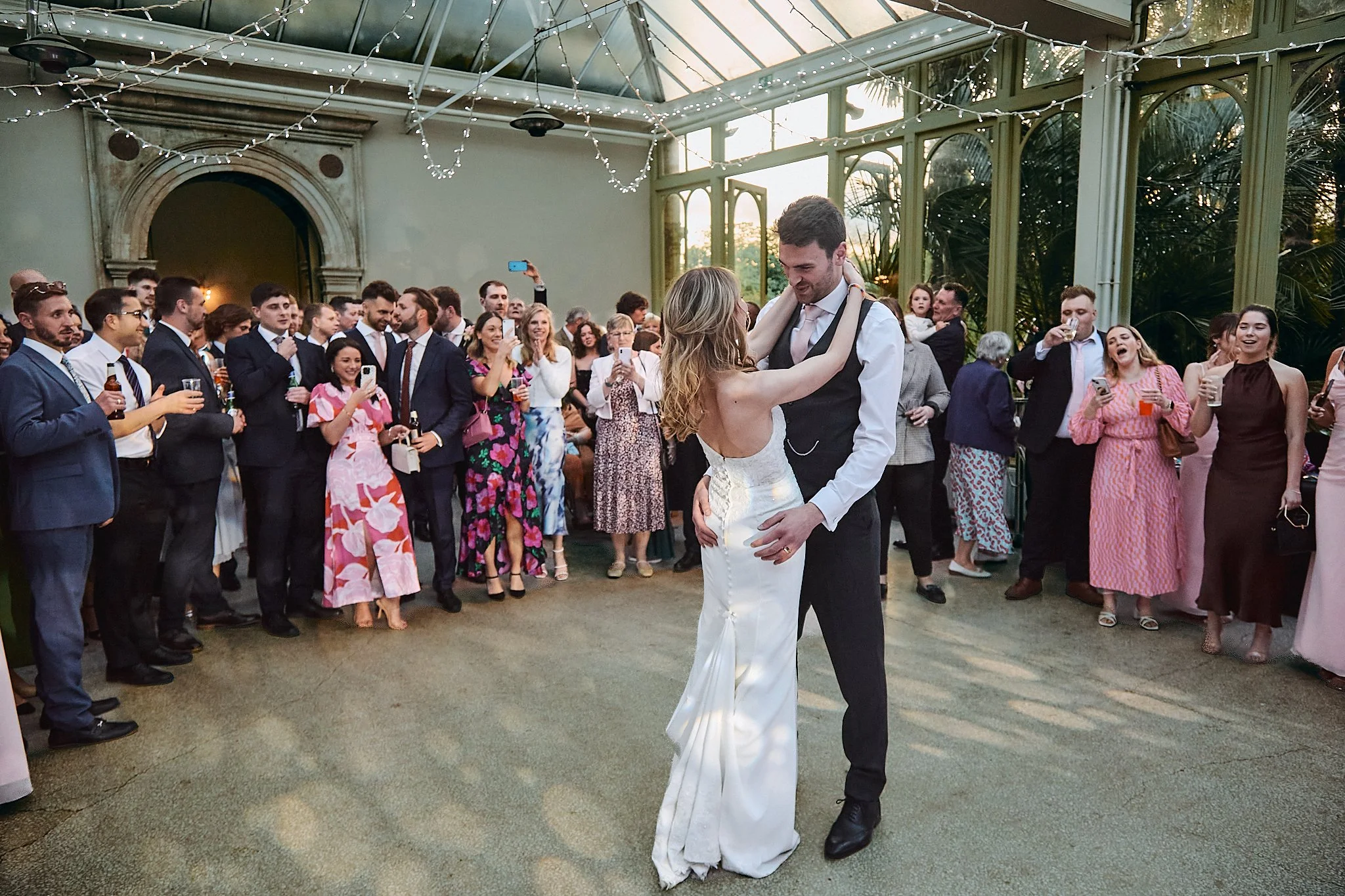 Hampton_court_house_wedding-h&d080.jpg