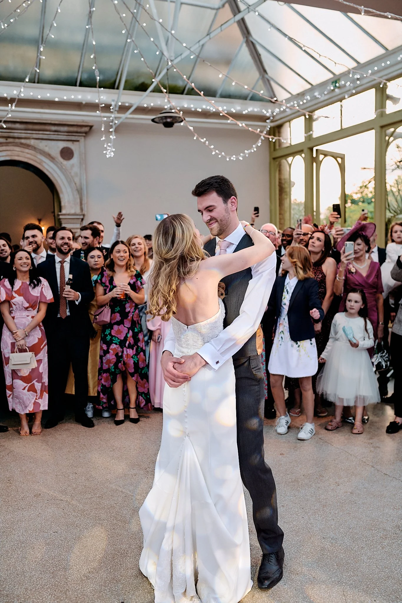 Hampton_court_house_wedding-h&d081.jpg