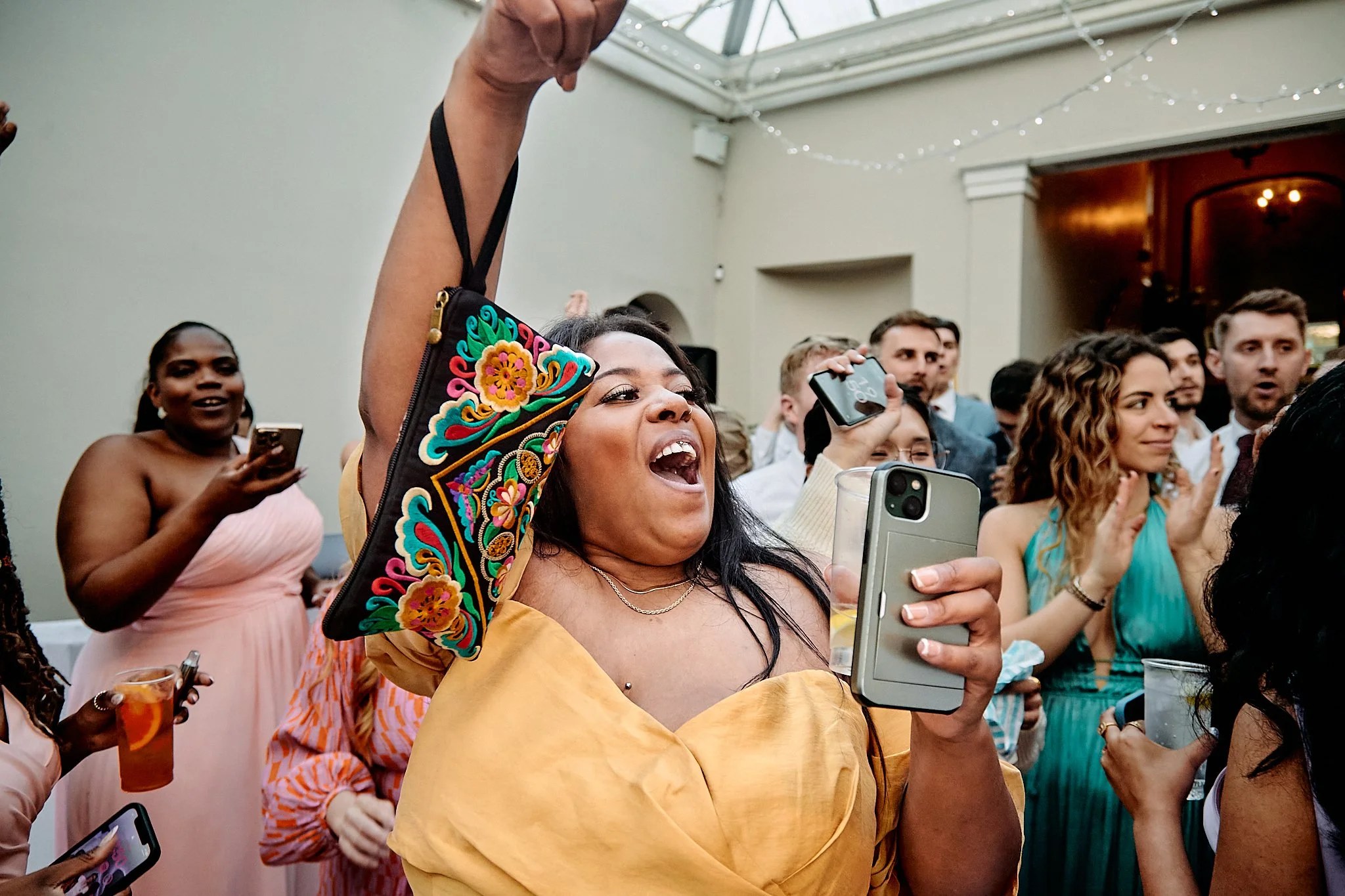 Hampton_court_house_wedding-h&d083.jpg