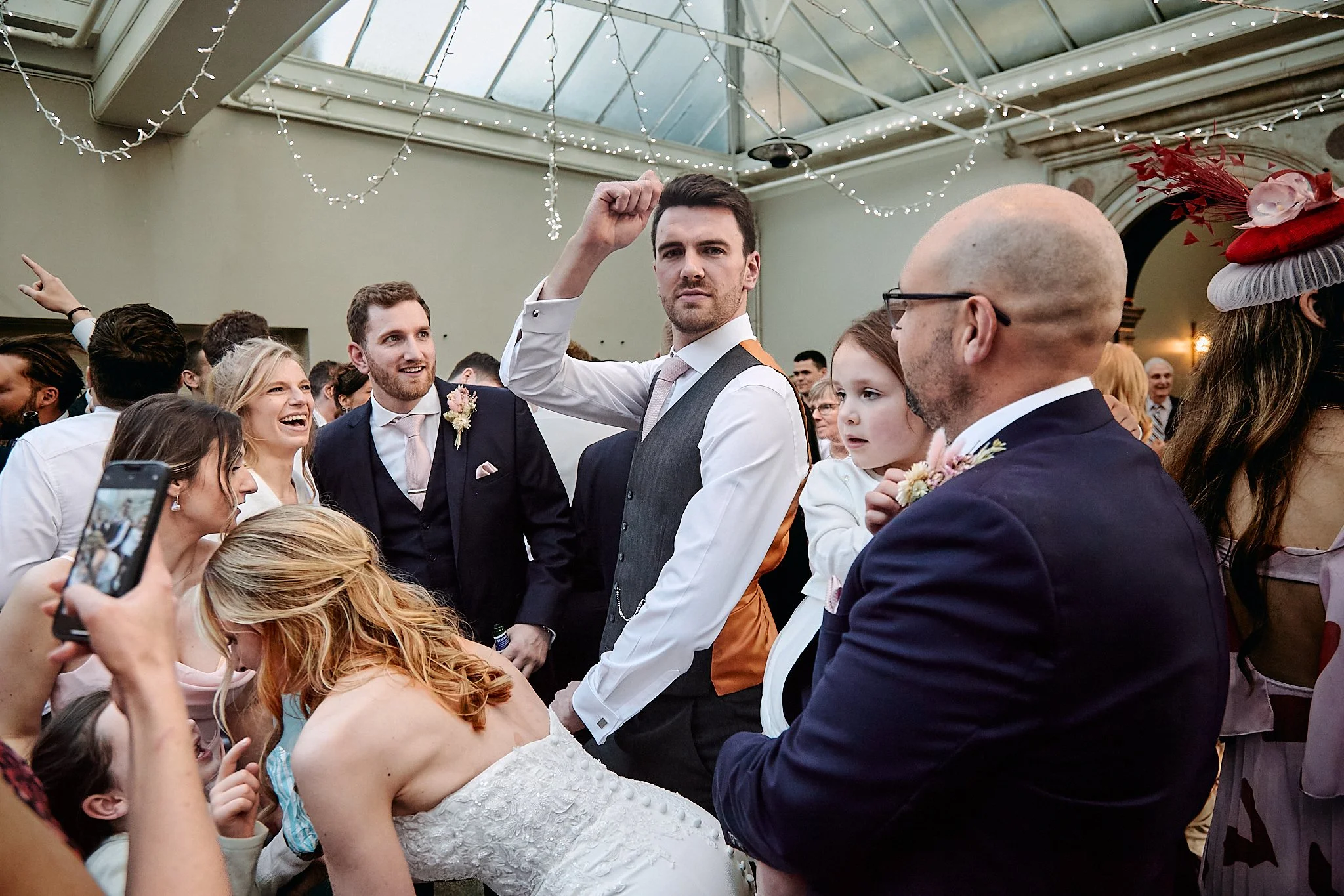 Hampton_court_house_wedding-h&d084.jpg