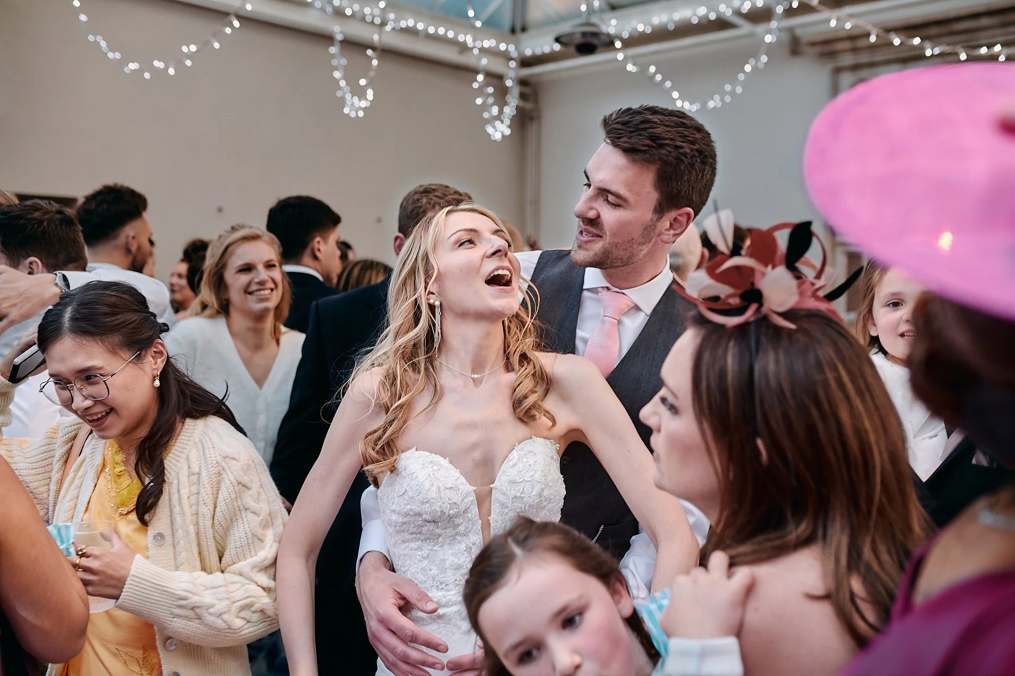 Hampton_court_house_wedding-h&d085.jpg