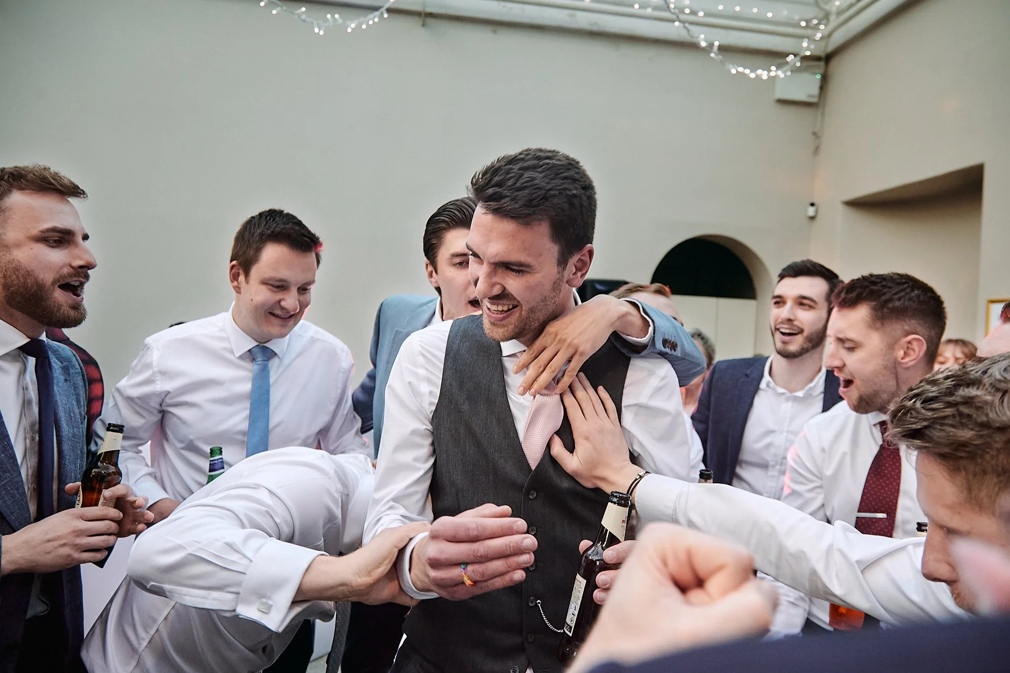 Hampton_court_house_wedding-h&d088.jpg
