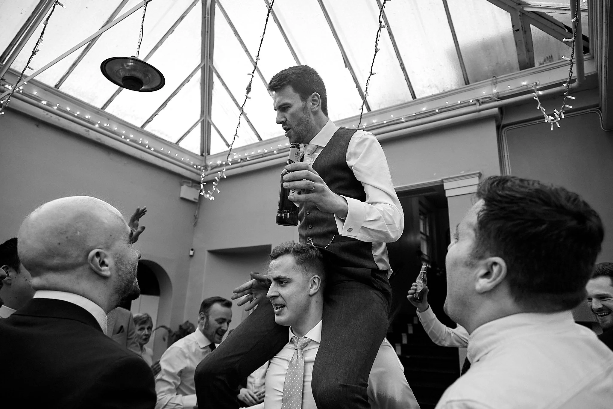 Hampton_court_house_wedding-h&d090.jpg