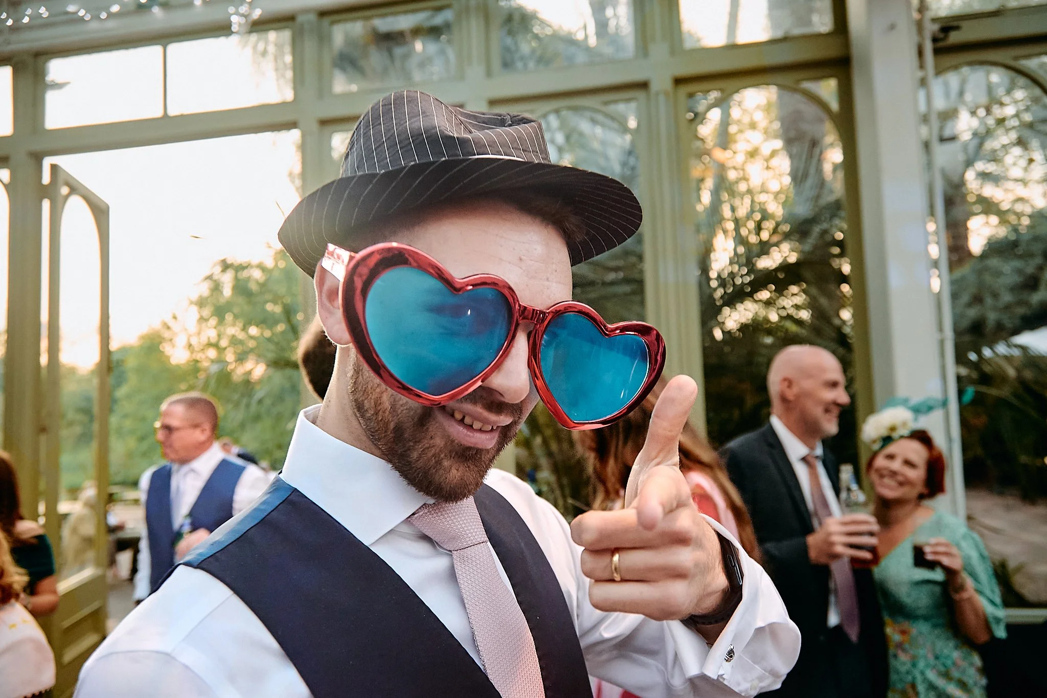 Hampton_court_house_wedding-h&d093.jpg