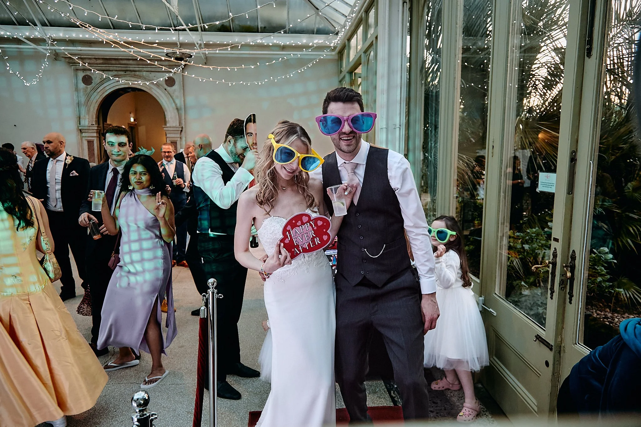 Hampton_court_house_wedding-h&d094.jpg
