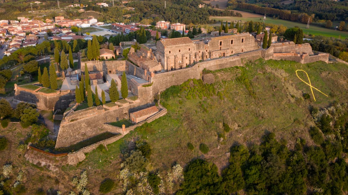Castell Fortalesa d_Hostalric_drone.jpg