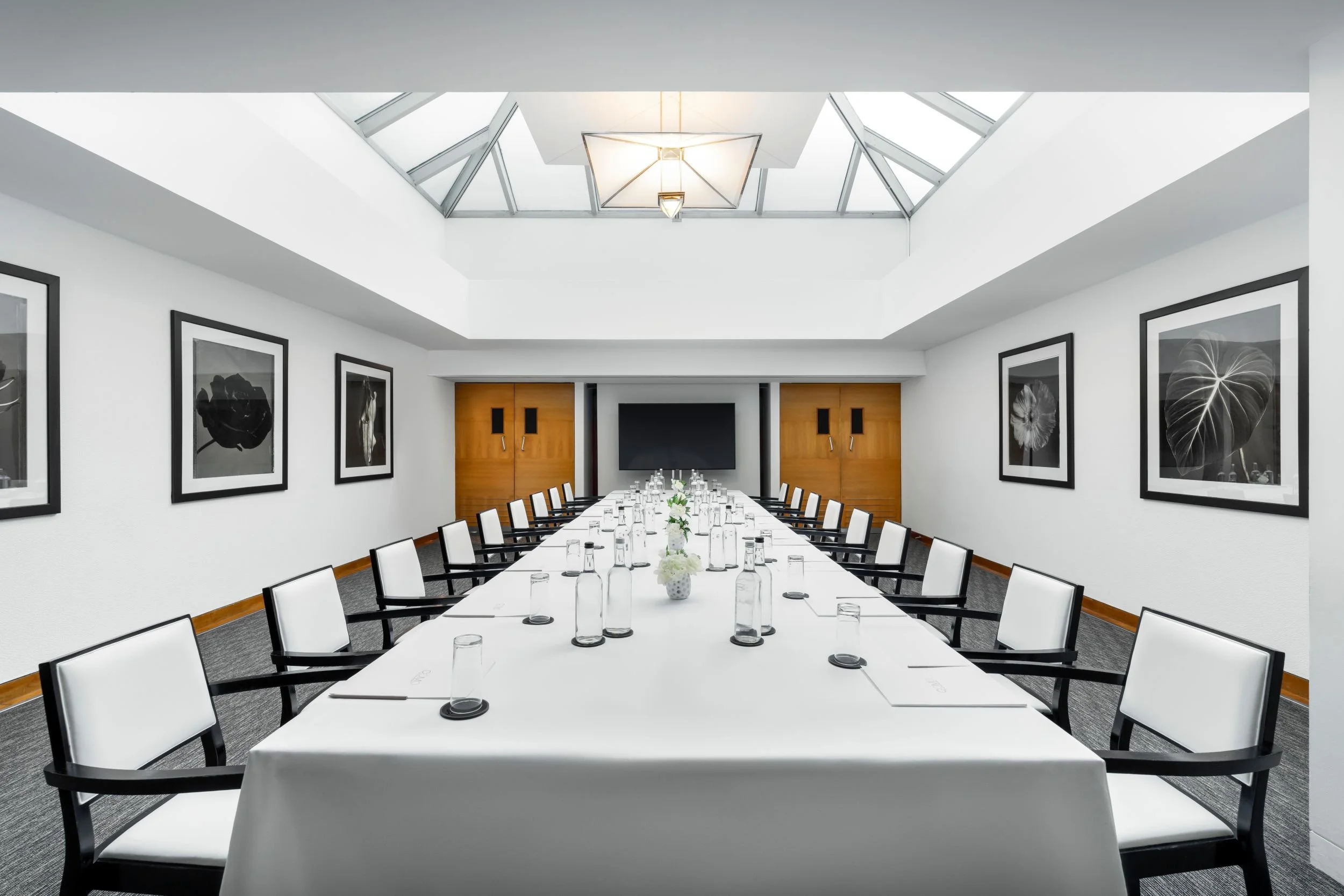 GC 22 - COMO Metropolitan London - White Room- Boardroom setup with flowers - full table view.jpg
