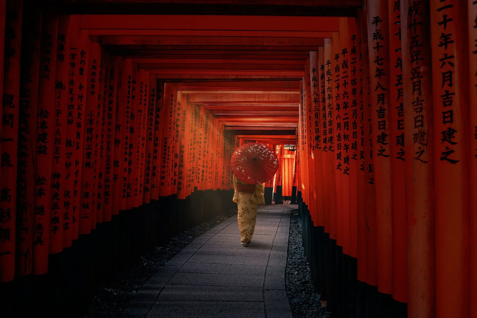 648e8b3d6195cd6c5c983deb_senbon-torii-6389421_1920.webp