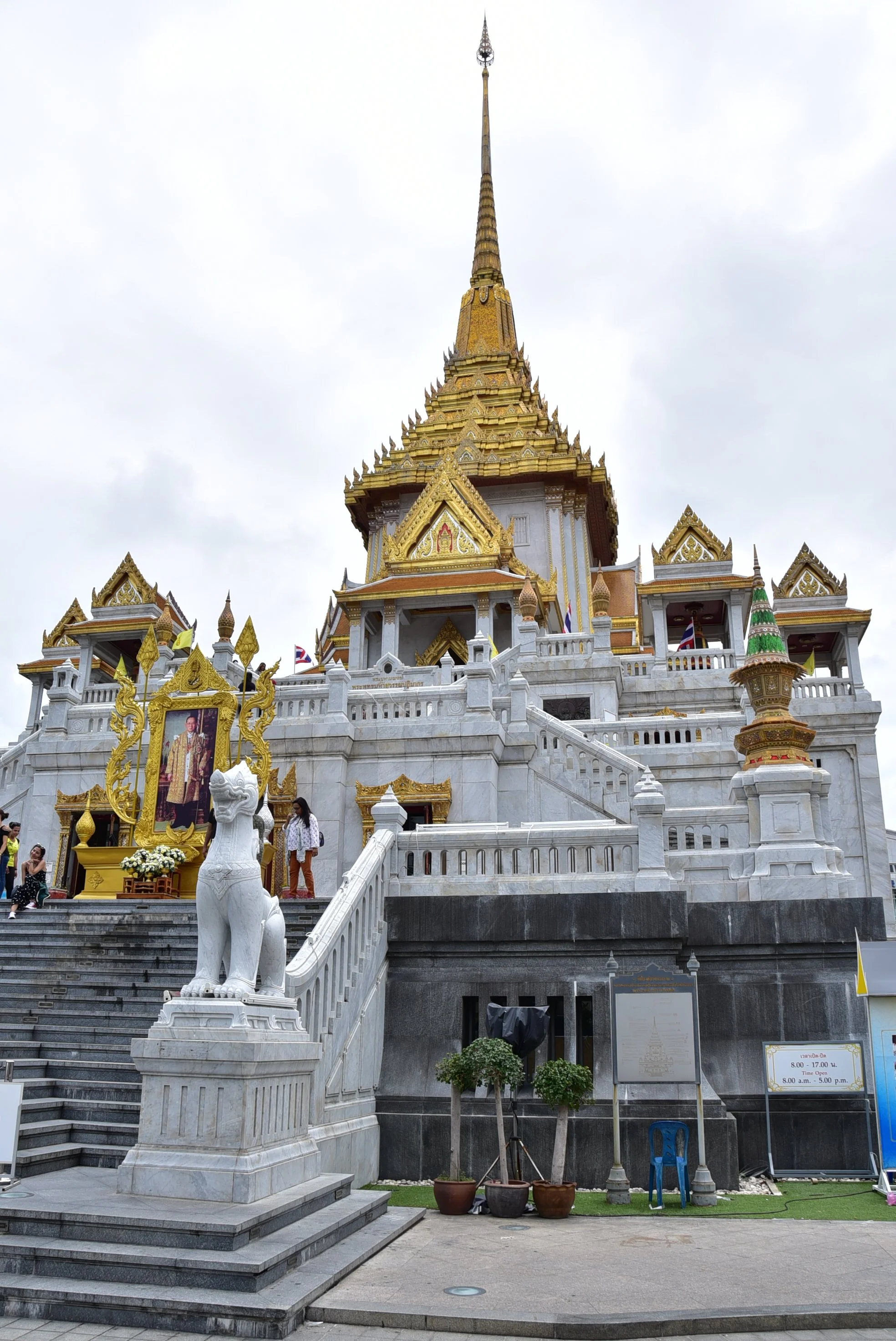 Bangkok_Wat Trimitr (2).jpg