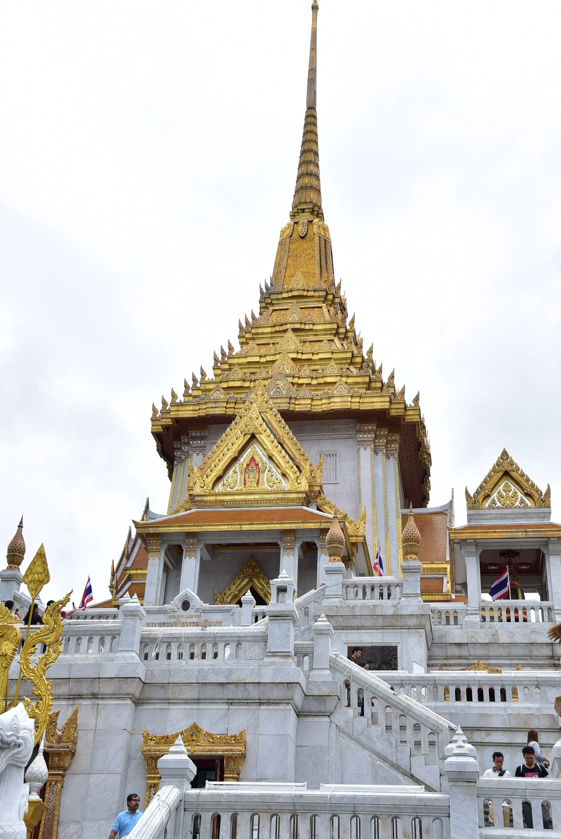 Bangkok_Wat Trimitr (3).jpg