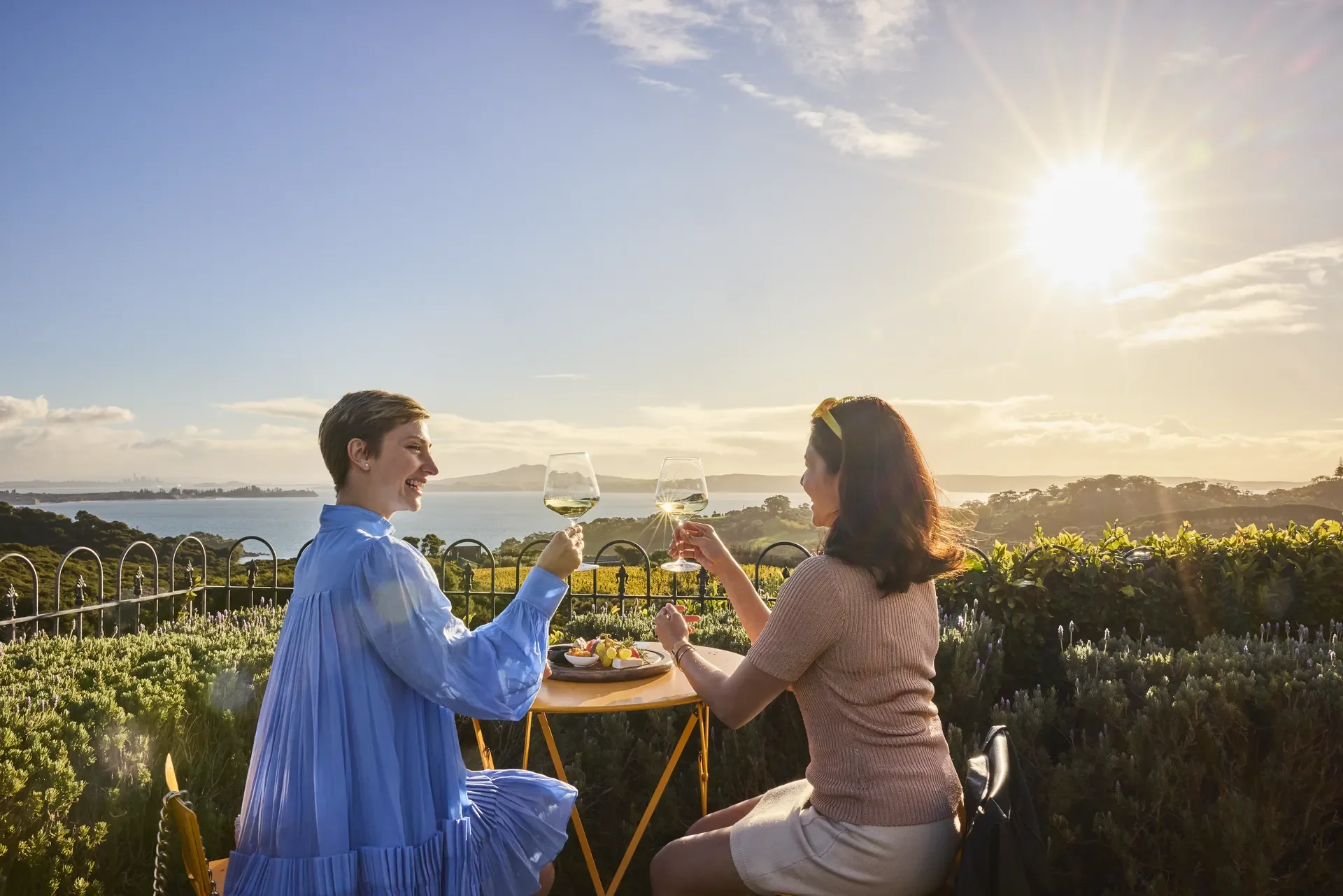 670677-friends-enjoying-wine-at-mudbrick-vineyard-web-optimised-1920.webp