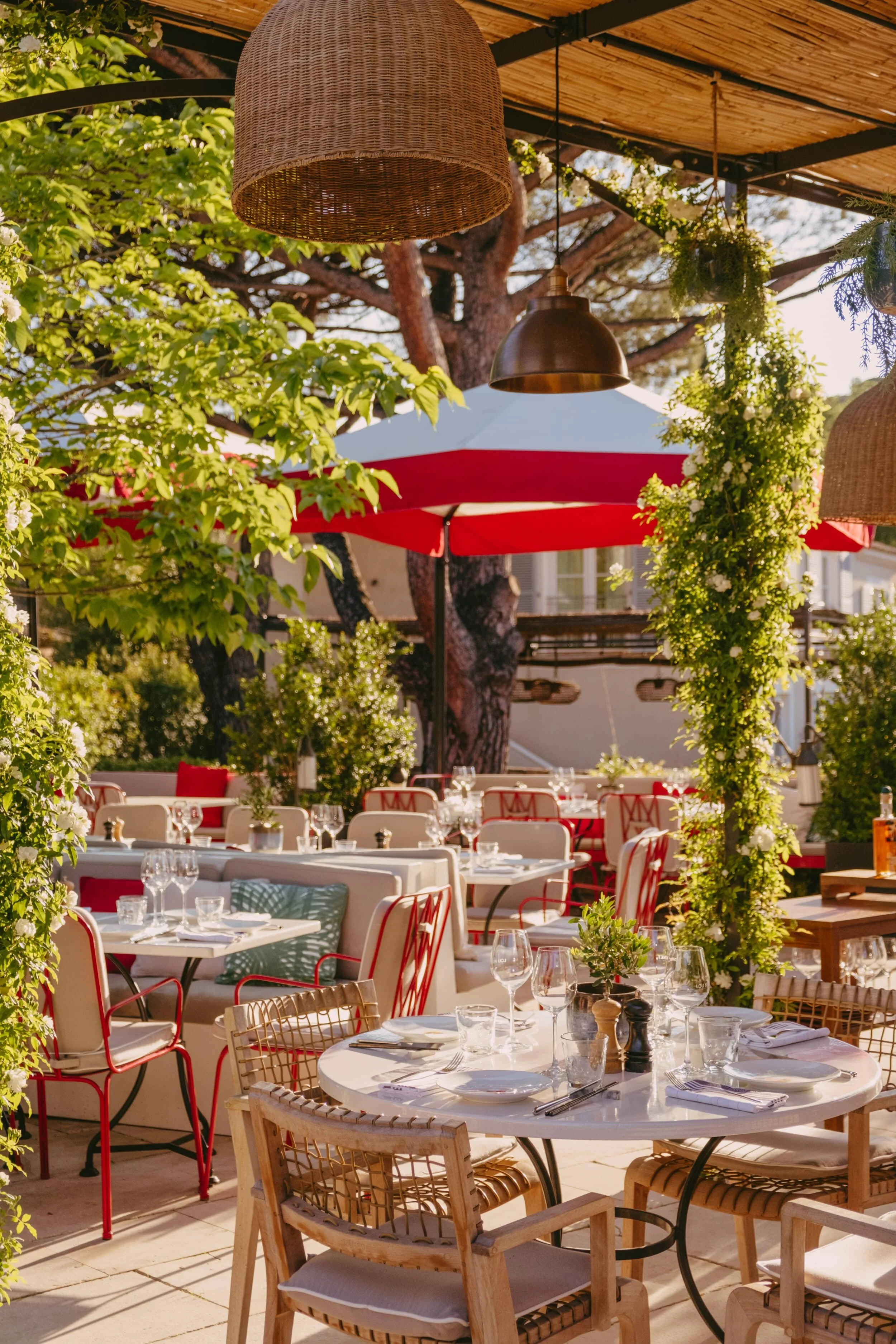 Hotel-Lou-Pinet-Terrasse-2500x3750.jpeg