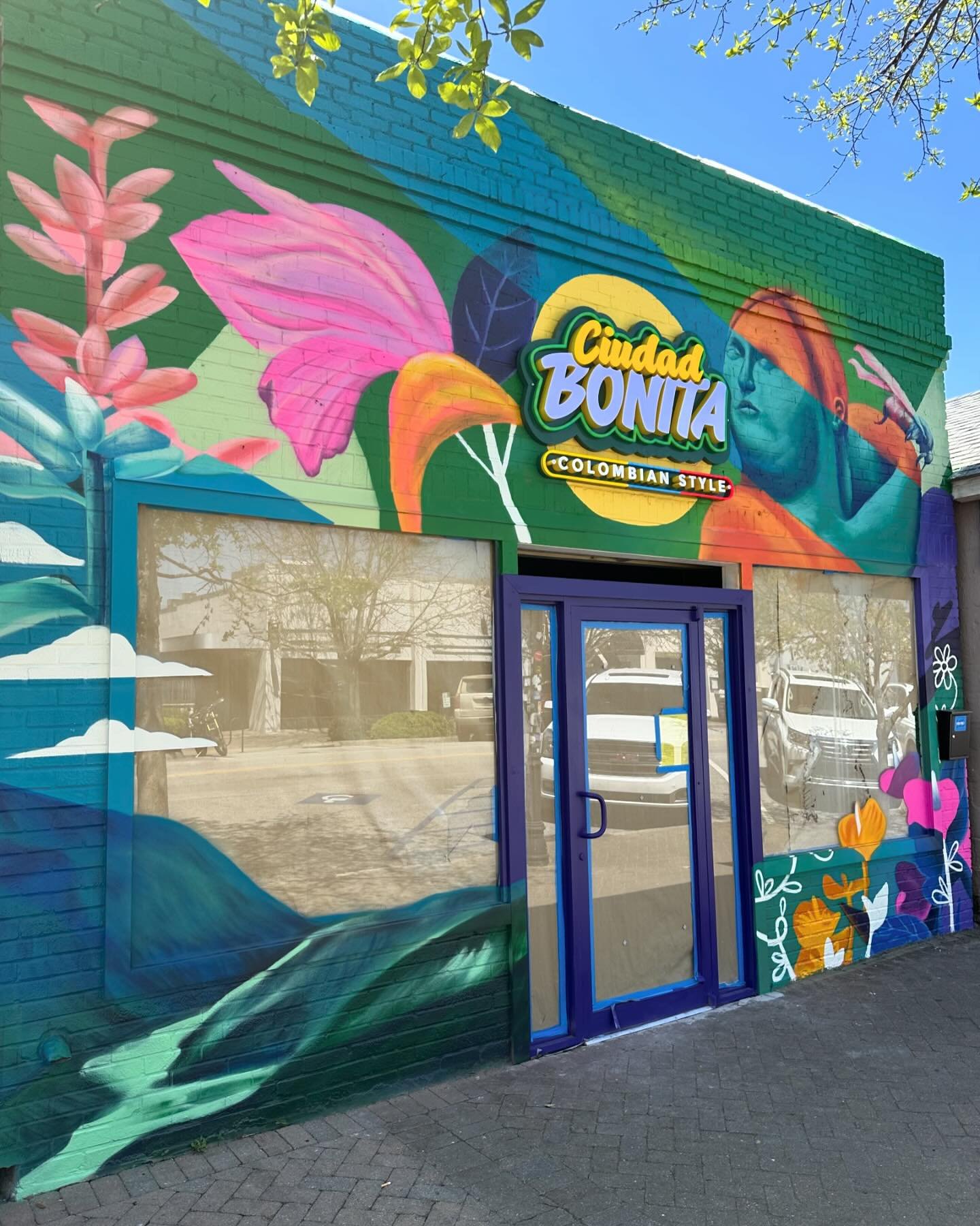 Finally posting this mural for @ciudadbonitachs in Park Circle! I wanted to wait until they had their sign installed to complete the mural. Gonna be a cool spot so make sure to check them out when they&rsquo;re open 🤙🏼
-
Design: @soypdart 
Painted 