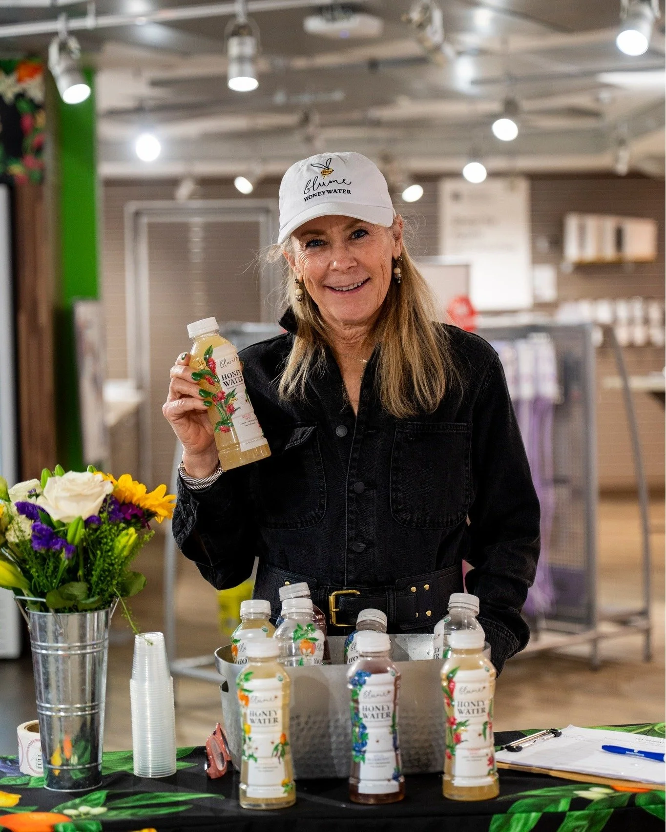 WE'RE HIRING 🐝 We are looking for Brand Ambassador Interns!
Live in Full Blume. Share the Story. Spread the Buzz.
Join Blume Honey Water as a Brand Ambassador Intern and help us spread the buzz about our naturally inspired, organic honey-sweetened