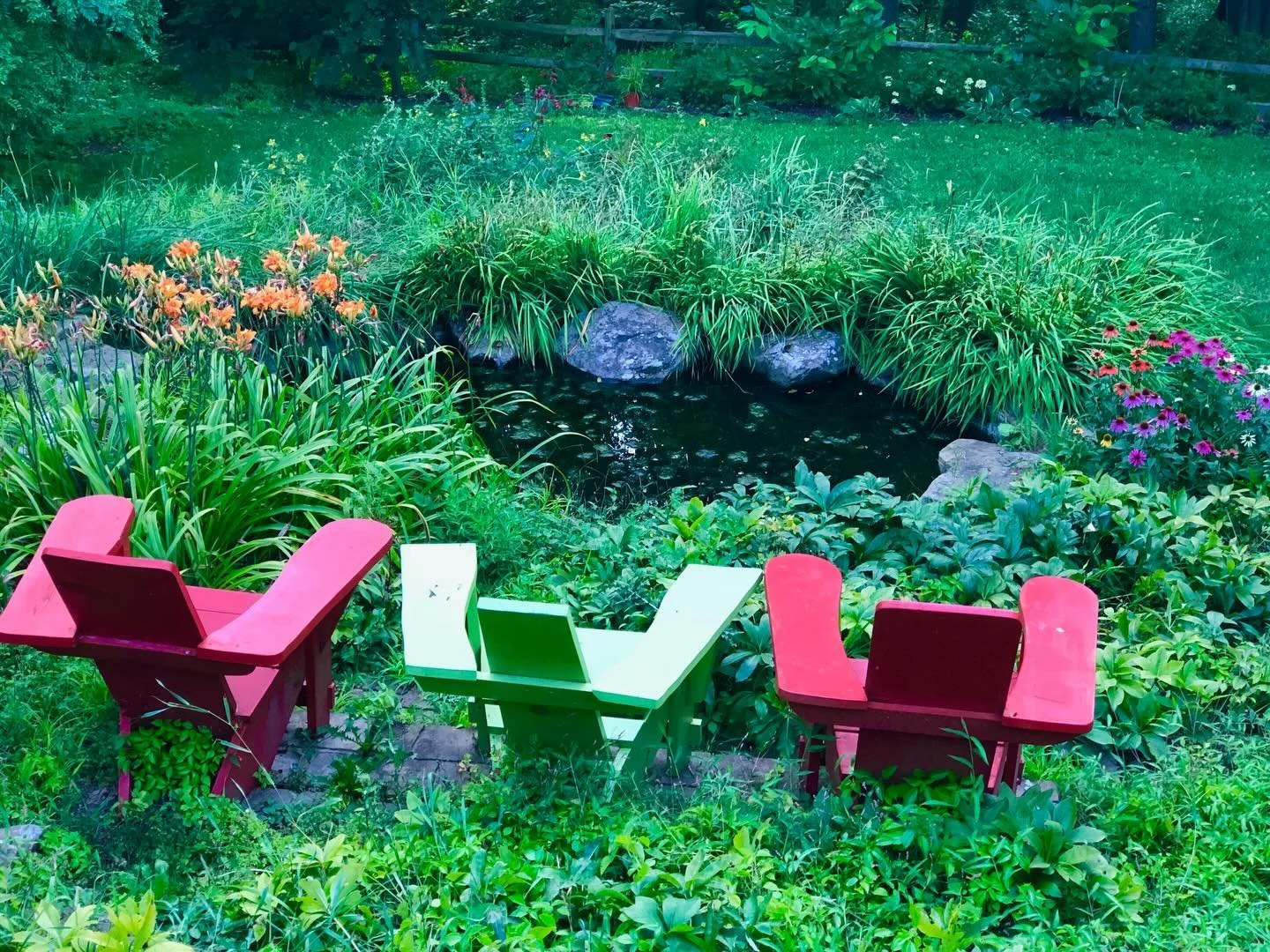 Earth Day was yesterday - but caring for our planet is an everyday choice! As spring planting begins, choose pollinator-friendly plants, be mindful of what you use in your backyard gardens and support the ecosystems that sustain us. At Blume, we beli