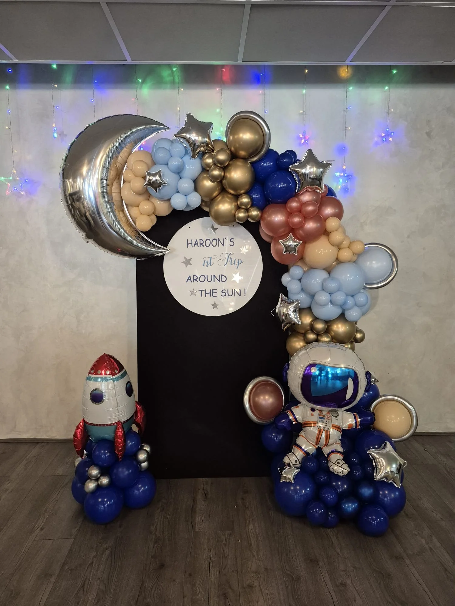 Space Themed 6ft Sailboard/Personalised 
Disc/Garland/Supershape Balloons & Stars £175 (Equipment Hire/Deposit)