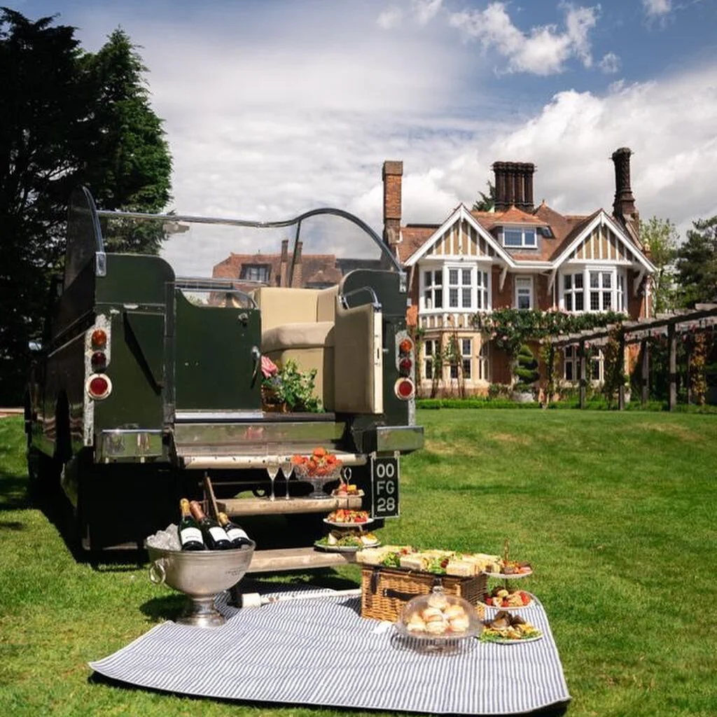 Wishing you all a very happy Jubilee weekend from the team here at A&amp;Co 🇬🇧 Whether you&rsquo;re having afternoon tea in the garden, or celebrating with a street party.. we hope you have a lovely weekend!